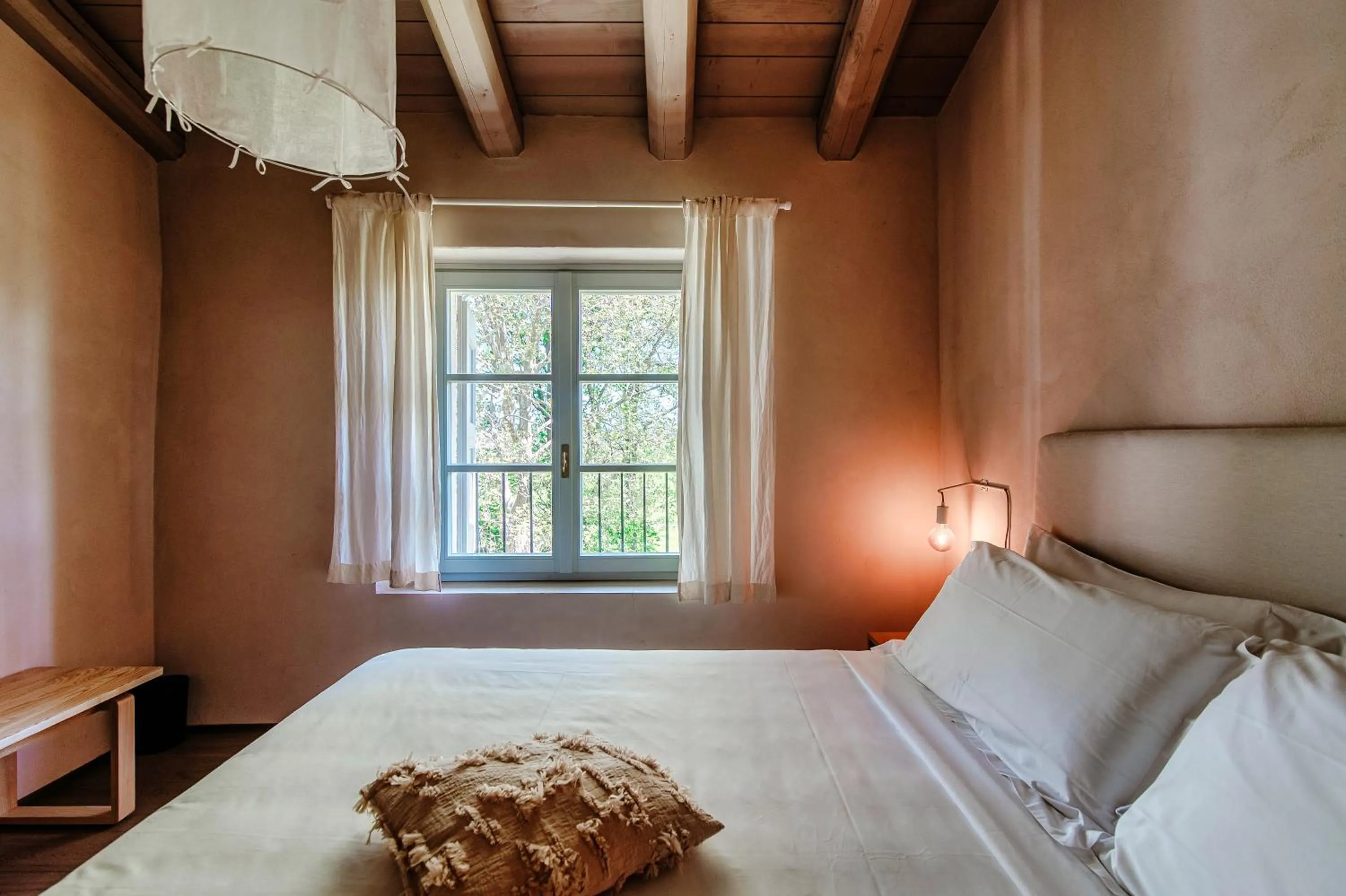 Bedroom, Bed in Dandelion Como Suites & Park