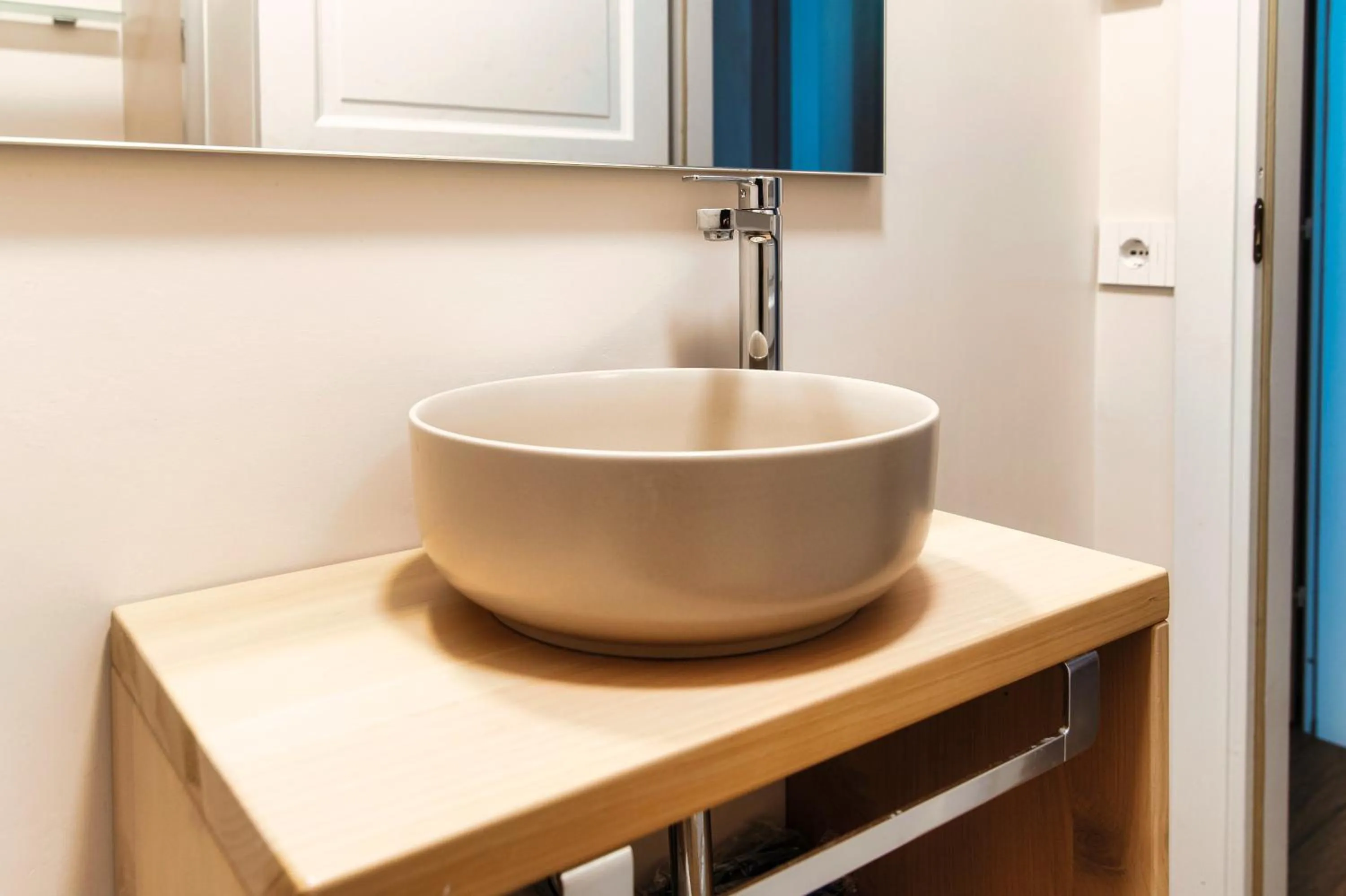 Bathroom in Dandelion Como Suites & Park