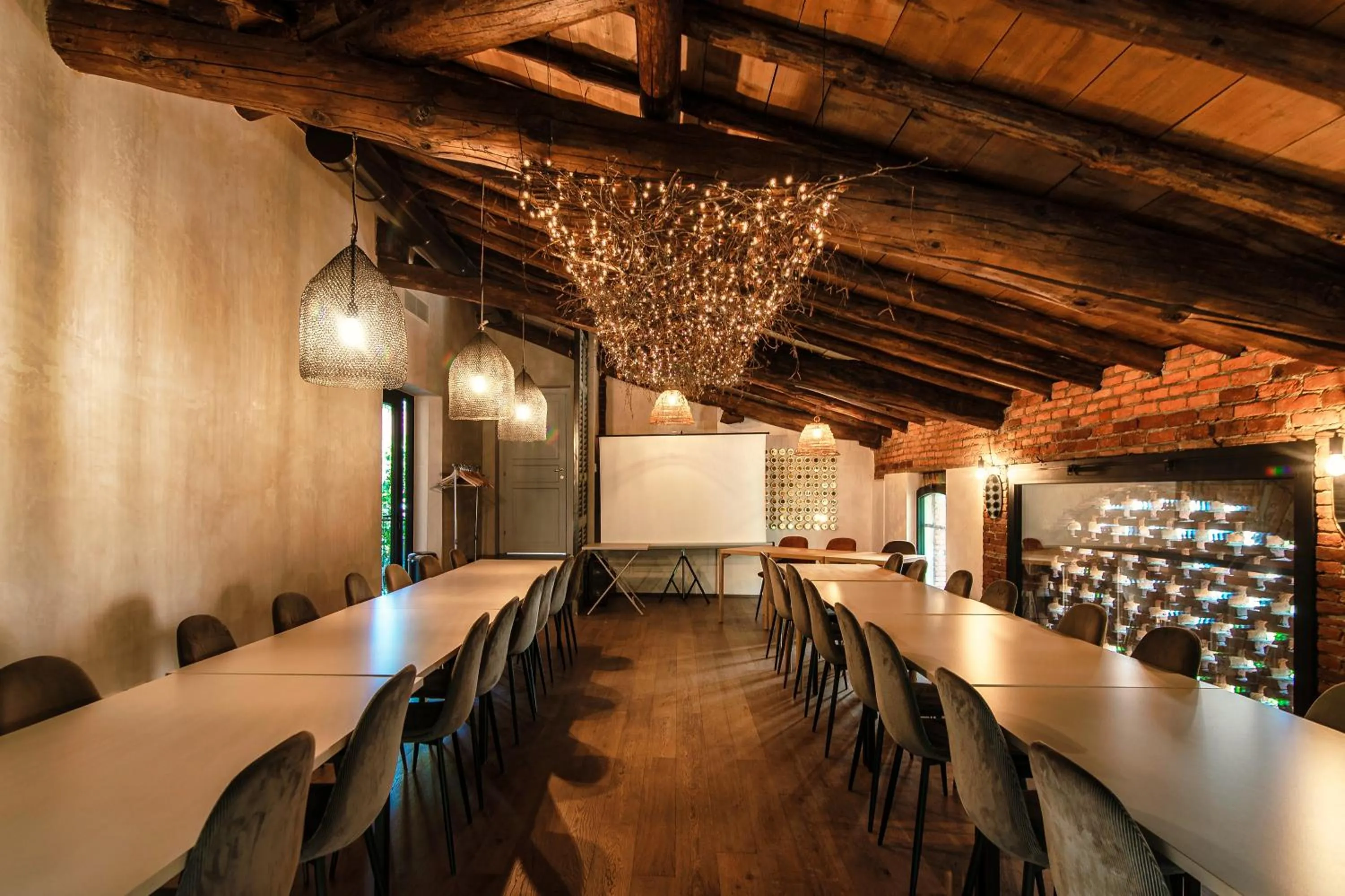 Meeting/conference room in Dandelion Como Suites & Park