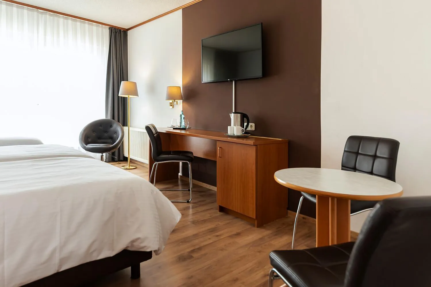 Seating area, Bed in ACHAT Hotel Frankfurt Maintal