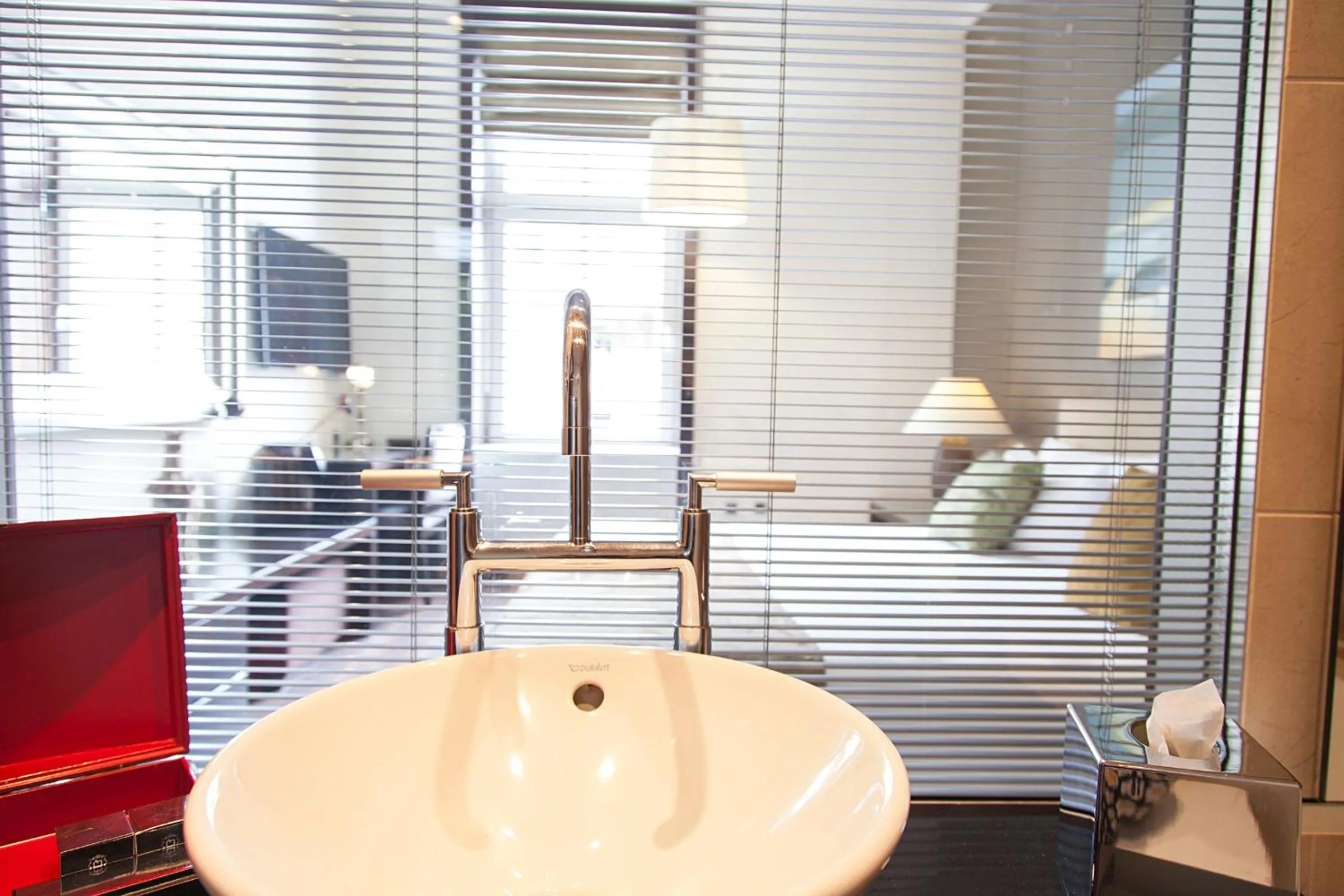 Bathroom in Quentin Design Hotel Berlin