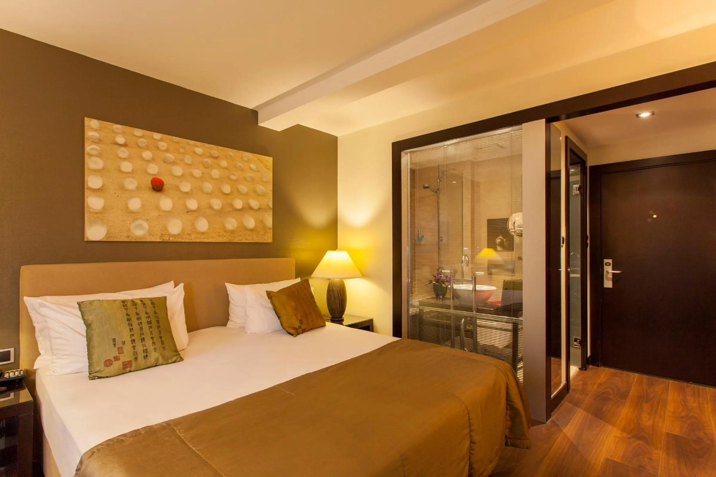 Photo of the whole room, Bed in Quentin Design Hotel Berlin