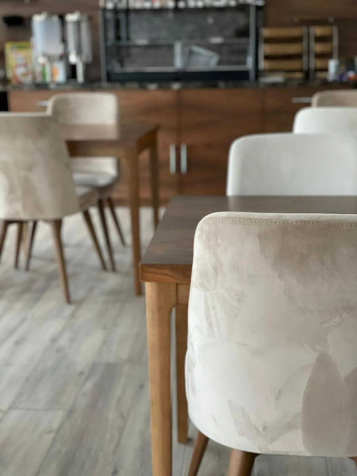 Restaurant/places to eat in B&S Hotel