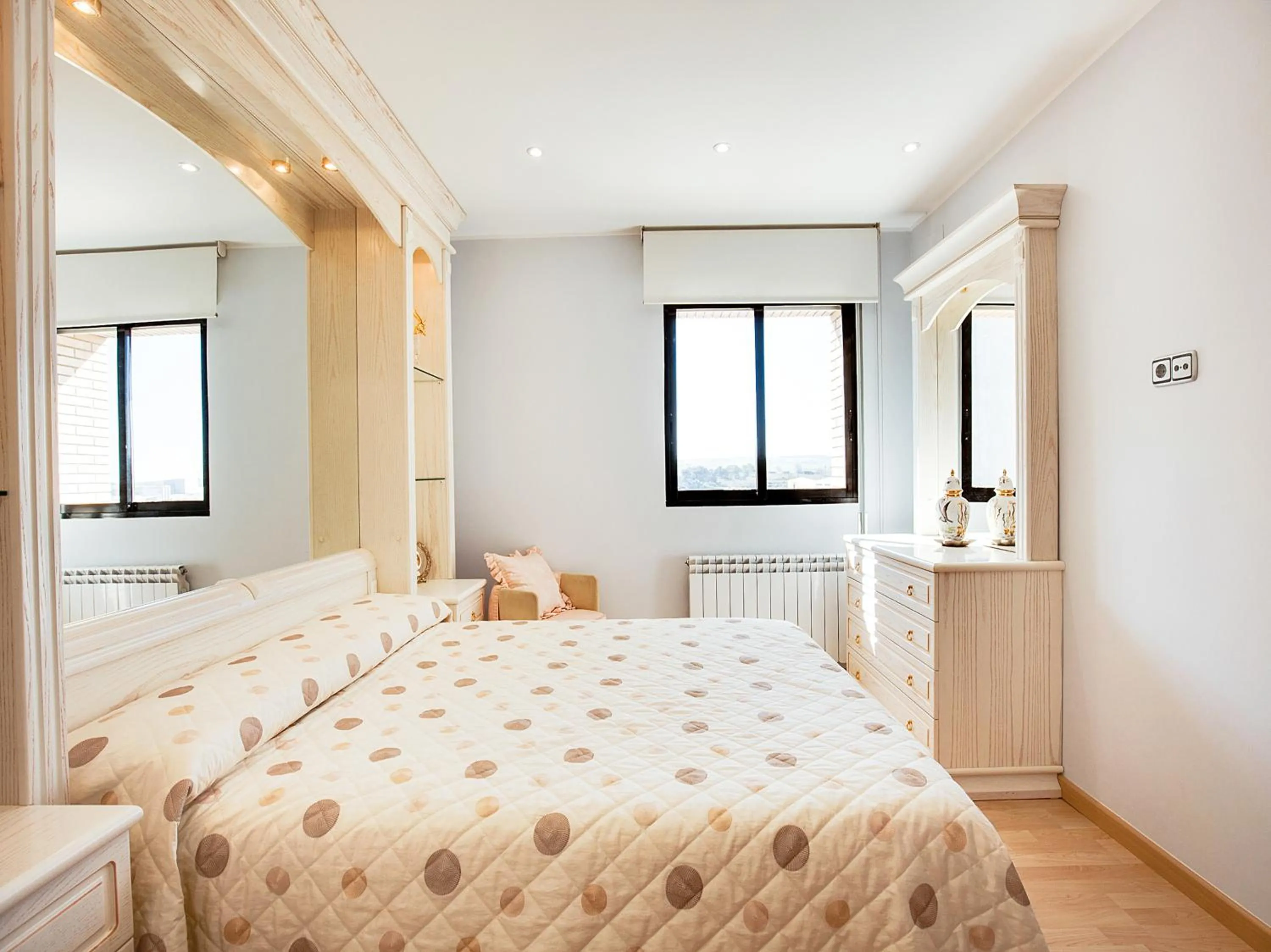 Photo of the whole room, Bed in Hotel Restaurante Blanc I Negre 2