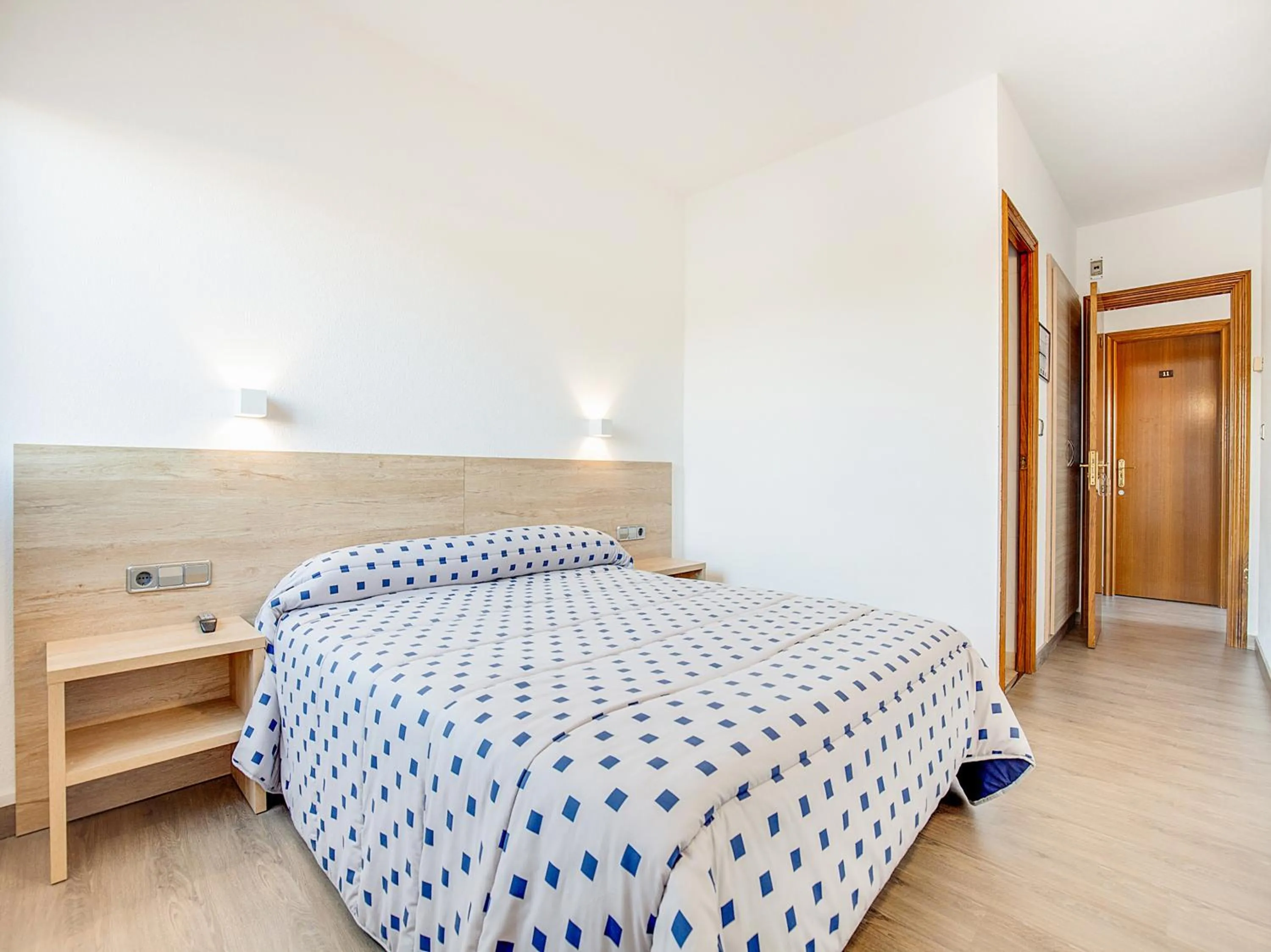 Photo of the whole room, Bed in Hotel Restaurante Blanc I Negre 2