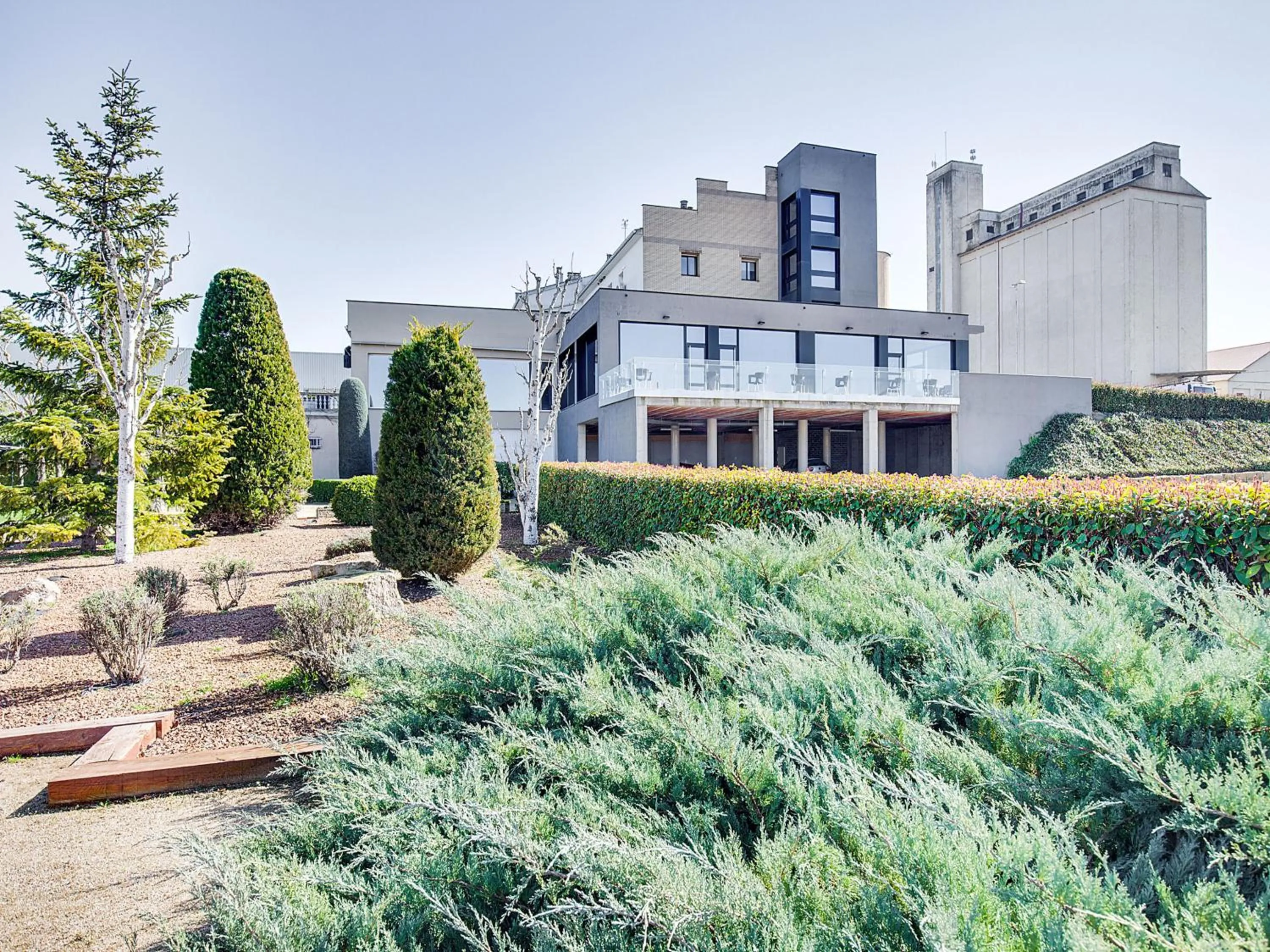 Facade/entrance in Hotel Restaurante Blanc I Negre 2