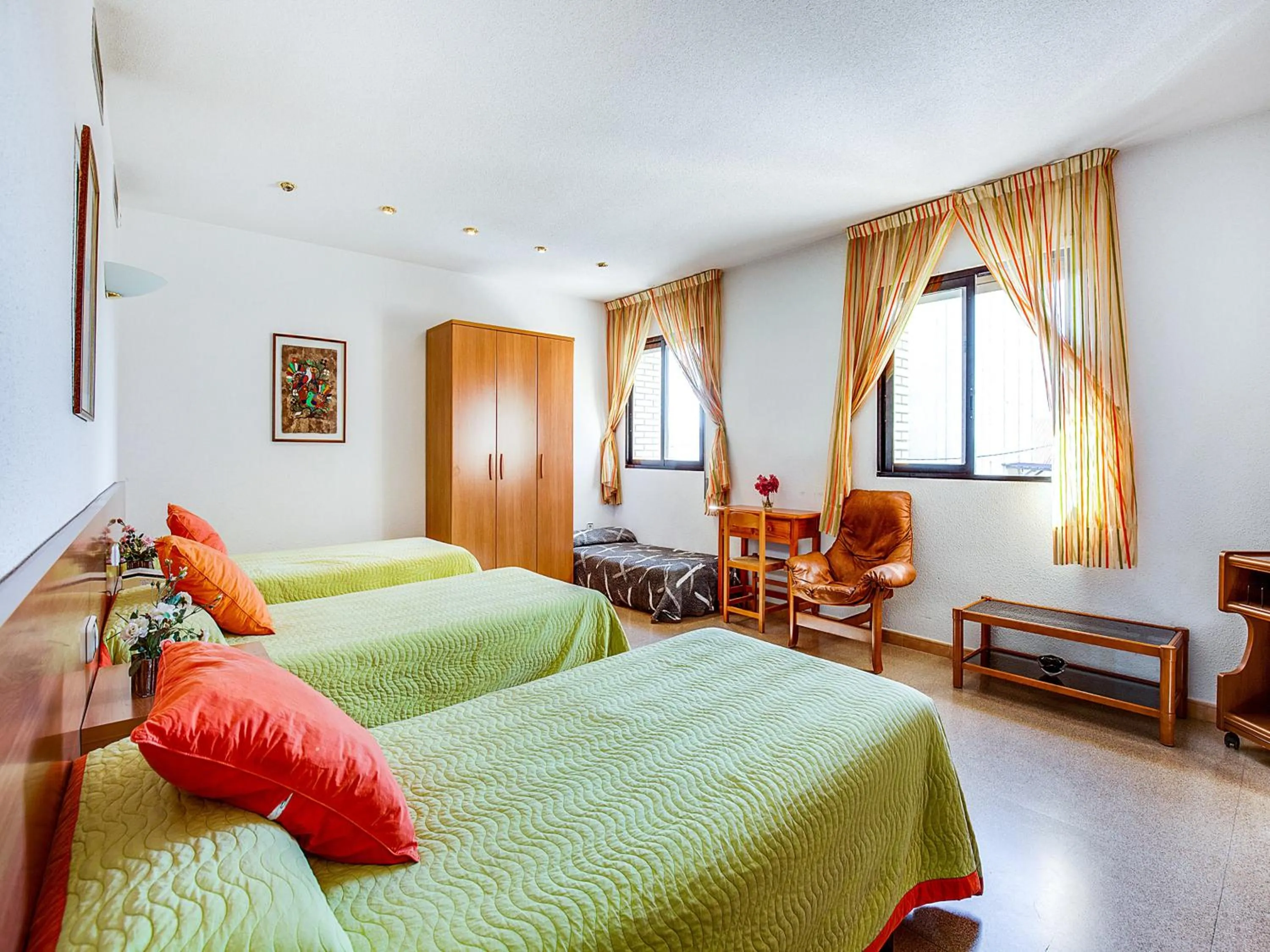 Photo of the whole room, Bed in Hotel Restaurante Blanc I Negre 2