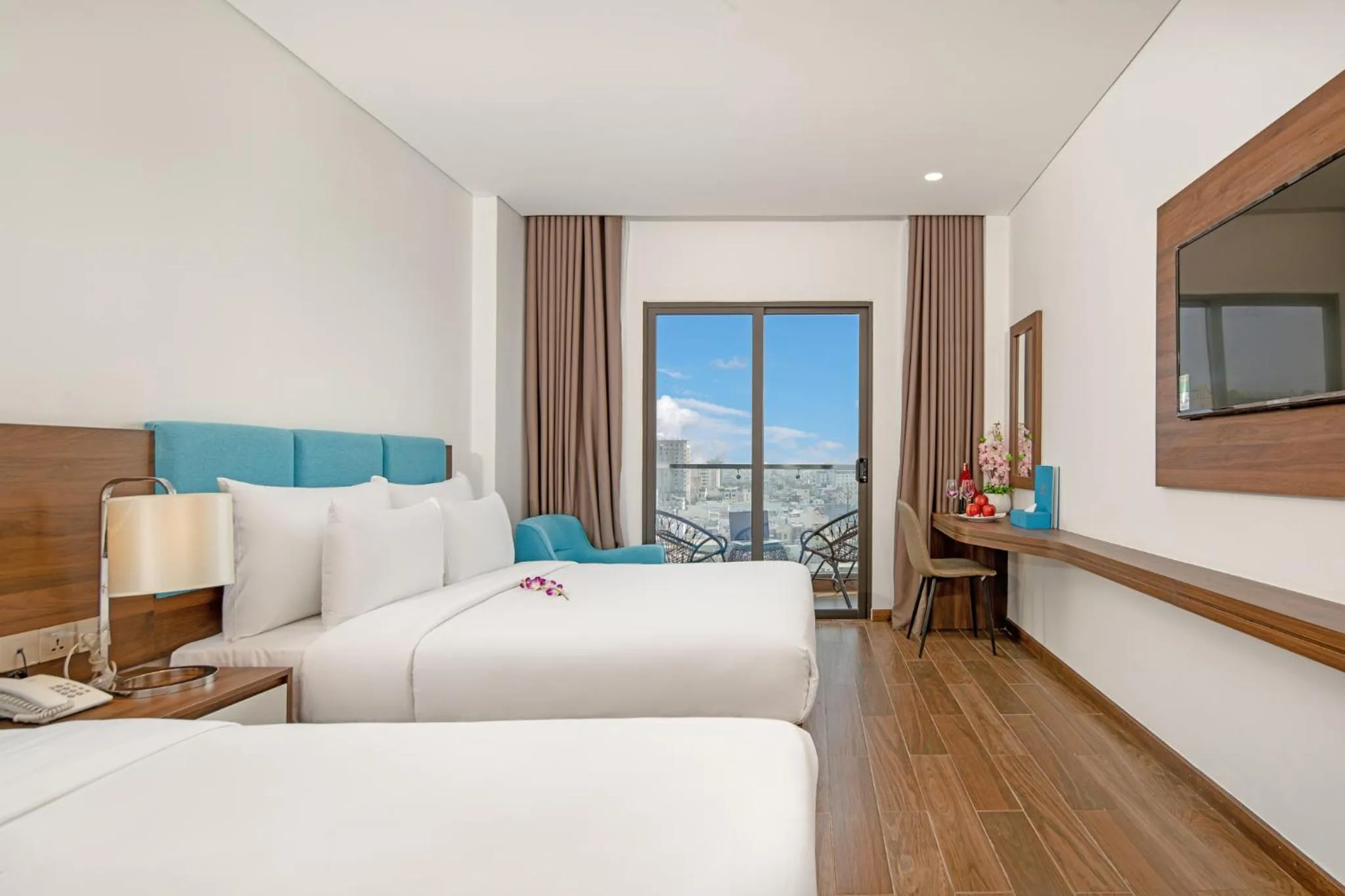 Twin Room with Partial City View and River View in Gold Plaza Hotel Da Nang