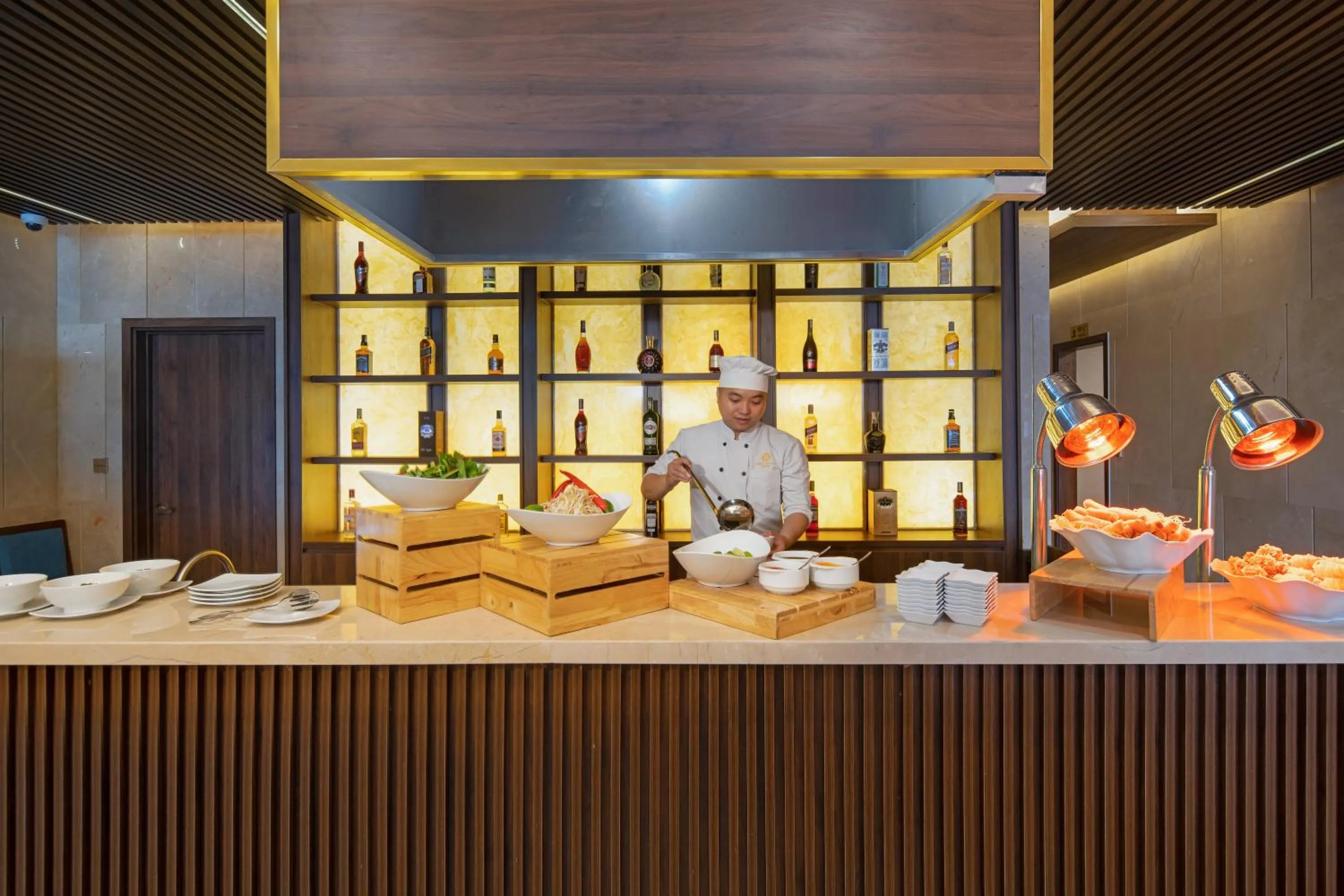 Restaurant/places to eat in Gold Plaza Hotel Da Nang