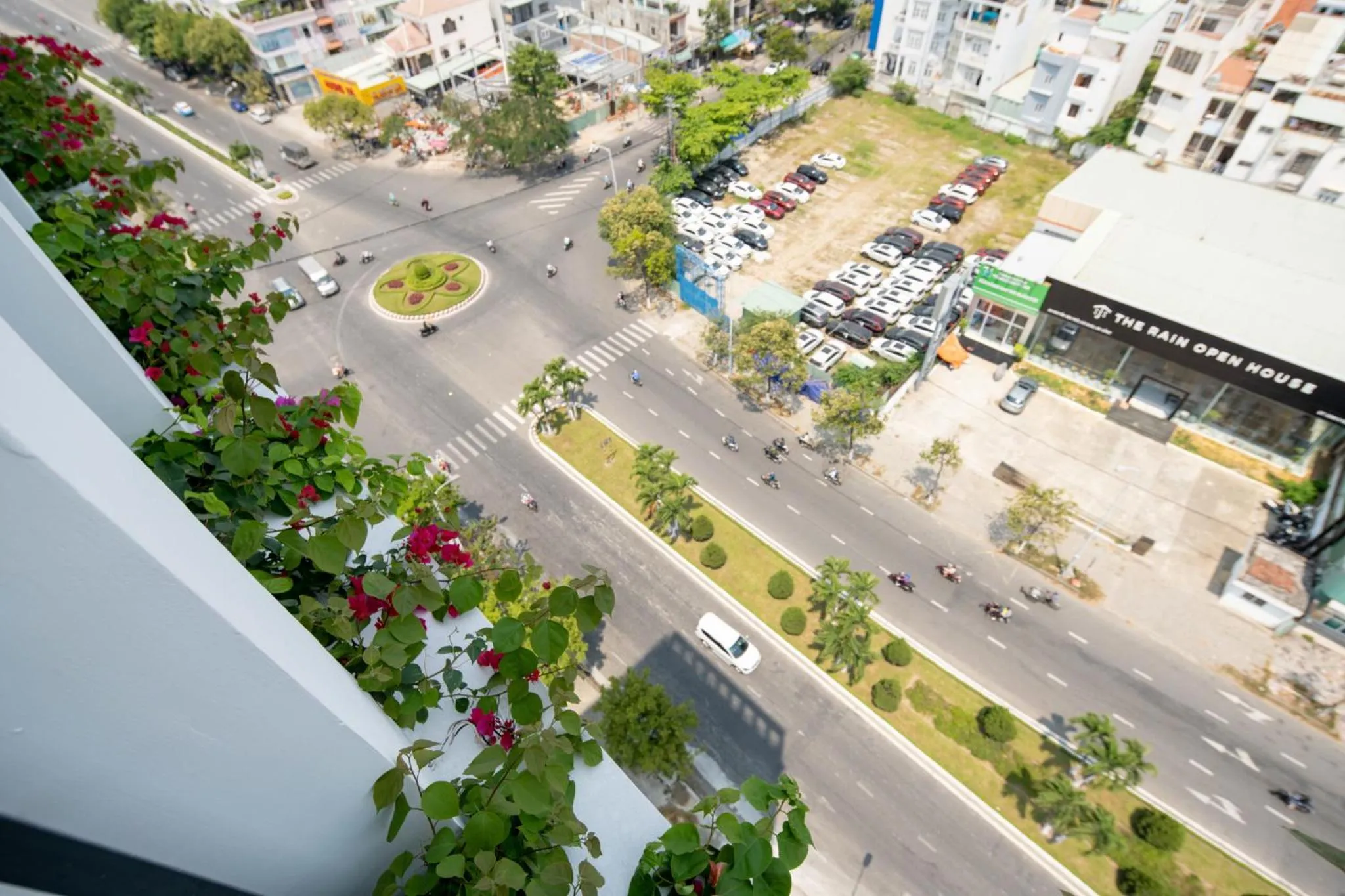 Quiet street view in Gold Plaza Hotel Da Nang