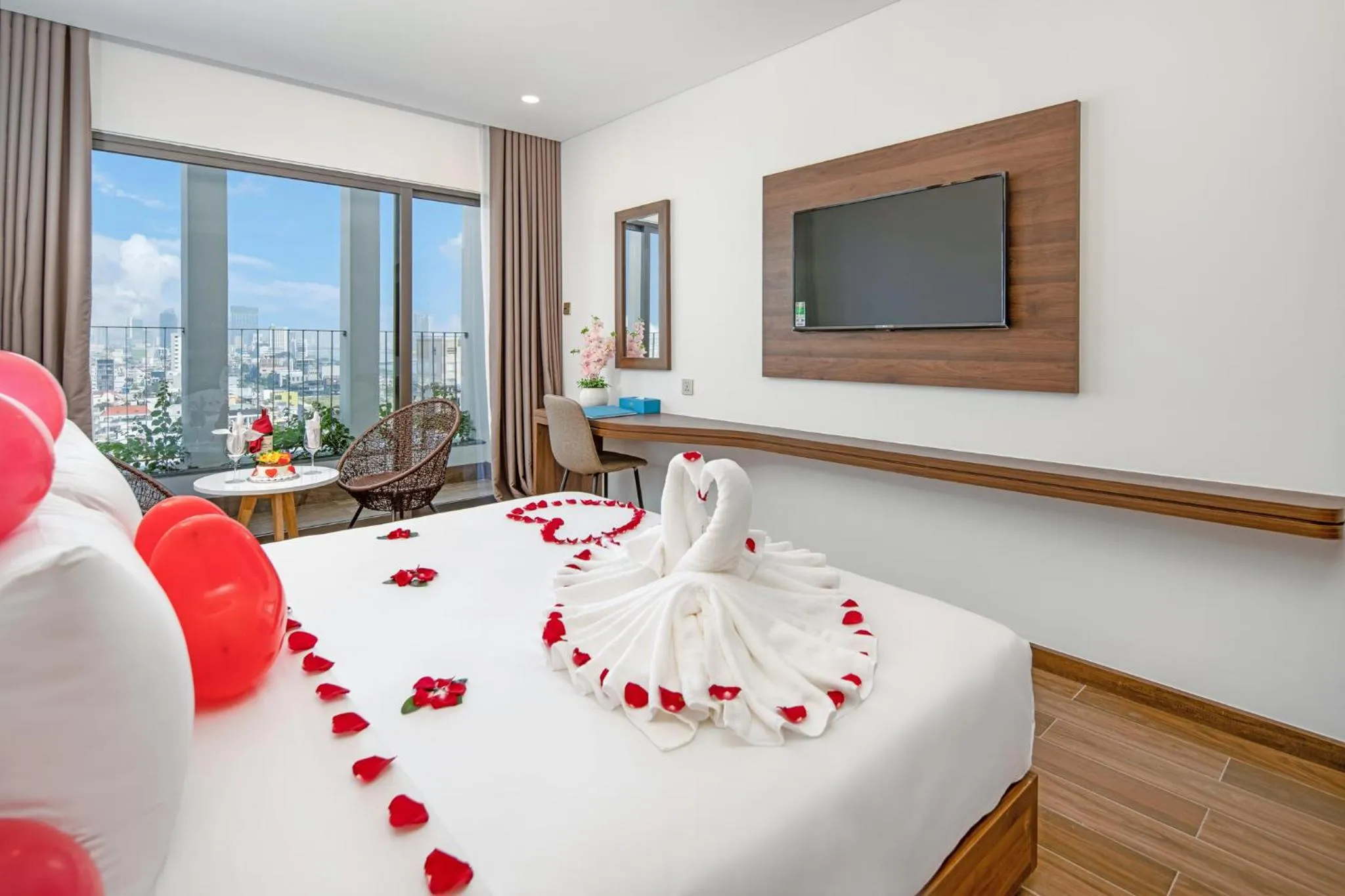 Photo of the whole room, Bed in Gold Plaza Hotel Da Nang