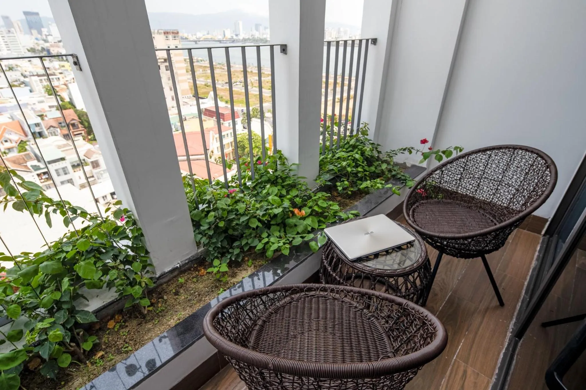 Patio in Gold Plaza Hotel Da Nang