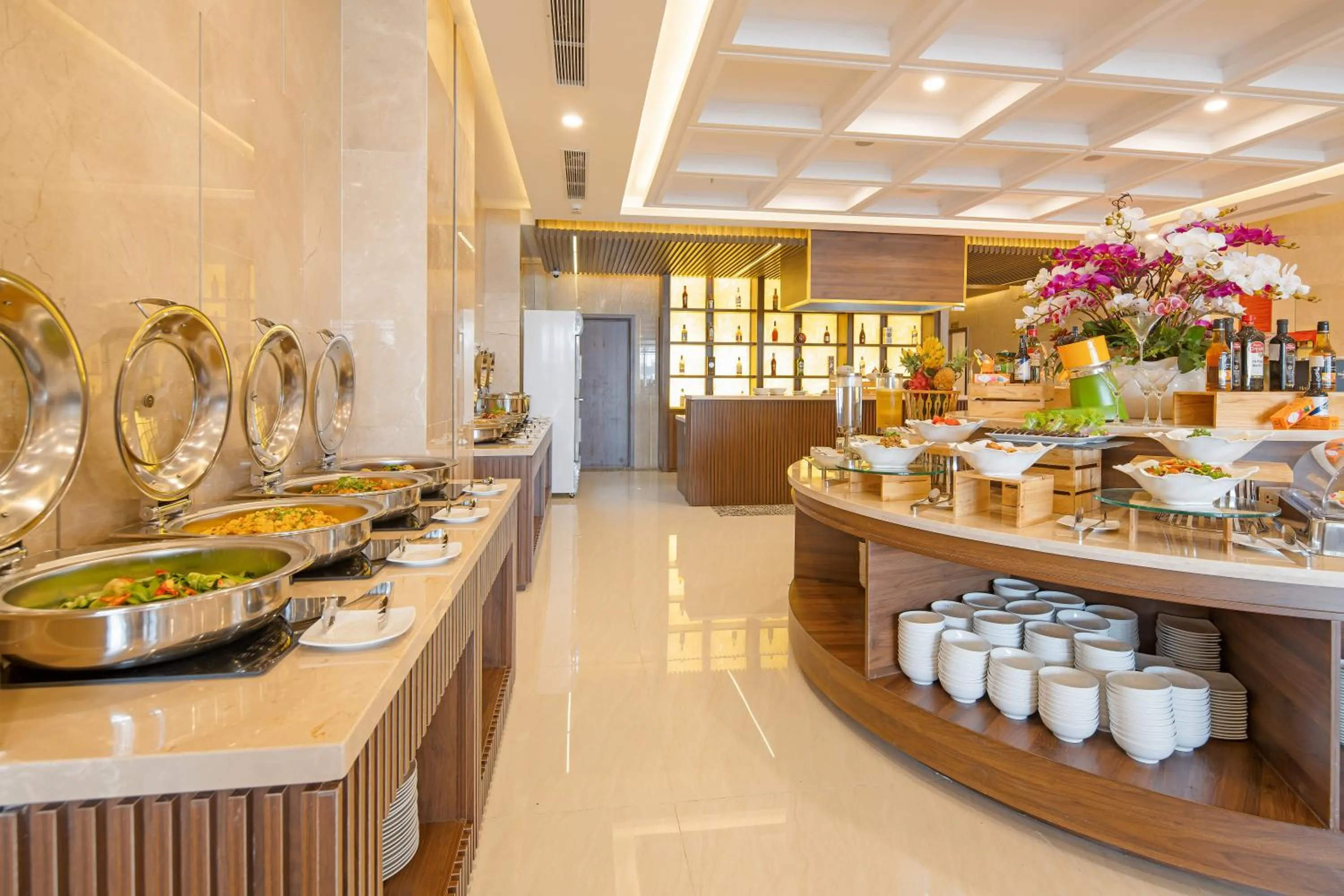 Restaurant/places to eat in Gold Plaza Hotel Da Nang