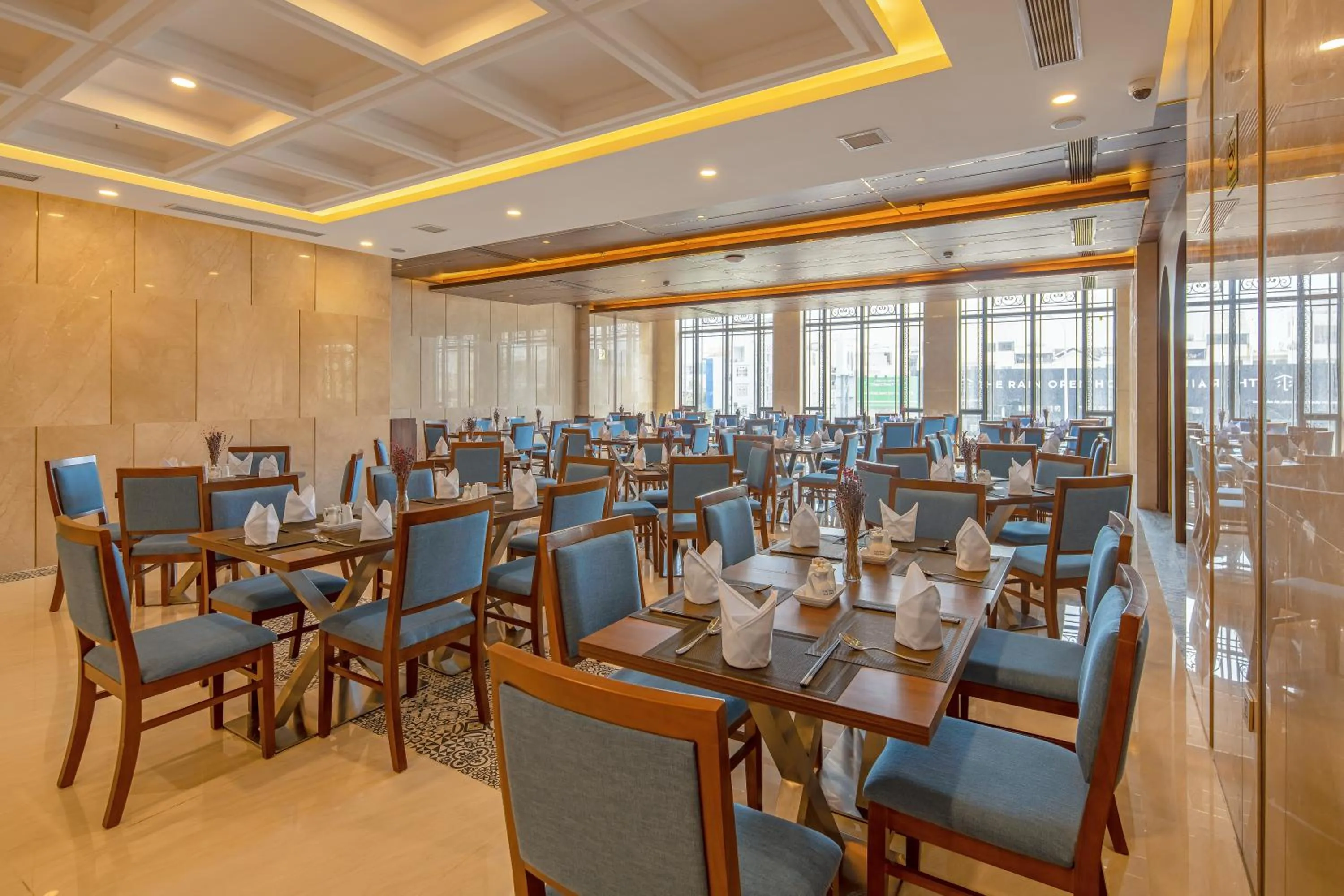 Restaurant/places to eat in Gold Plaza Hotel Da Nang