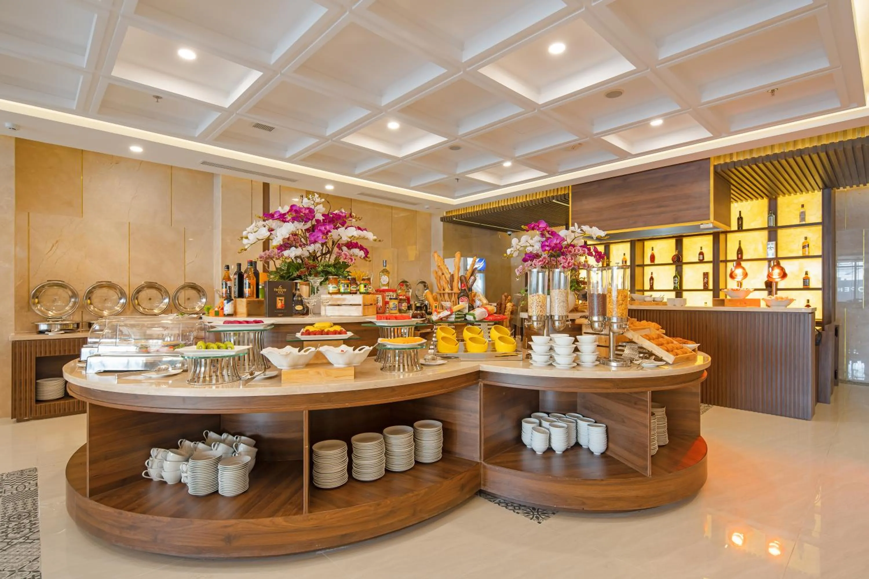 Restaurant/places to eat in Gold Plaza Hotel Da Nang