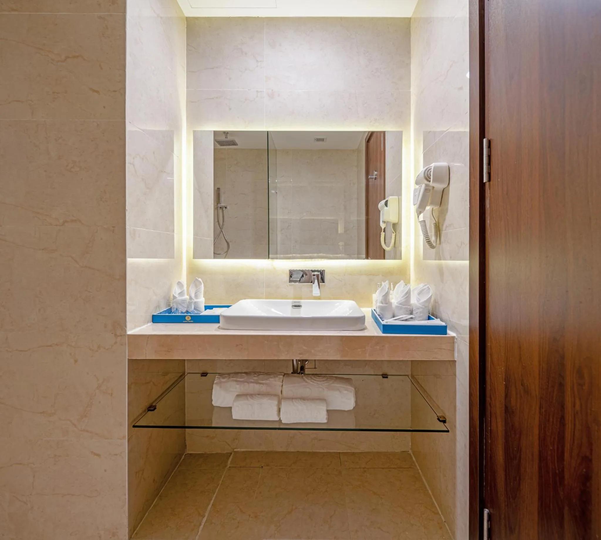 Shower in Gold Plaza Hotel Da Nang