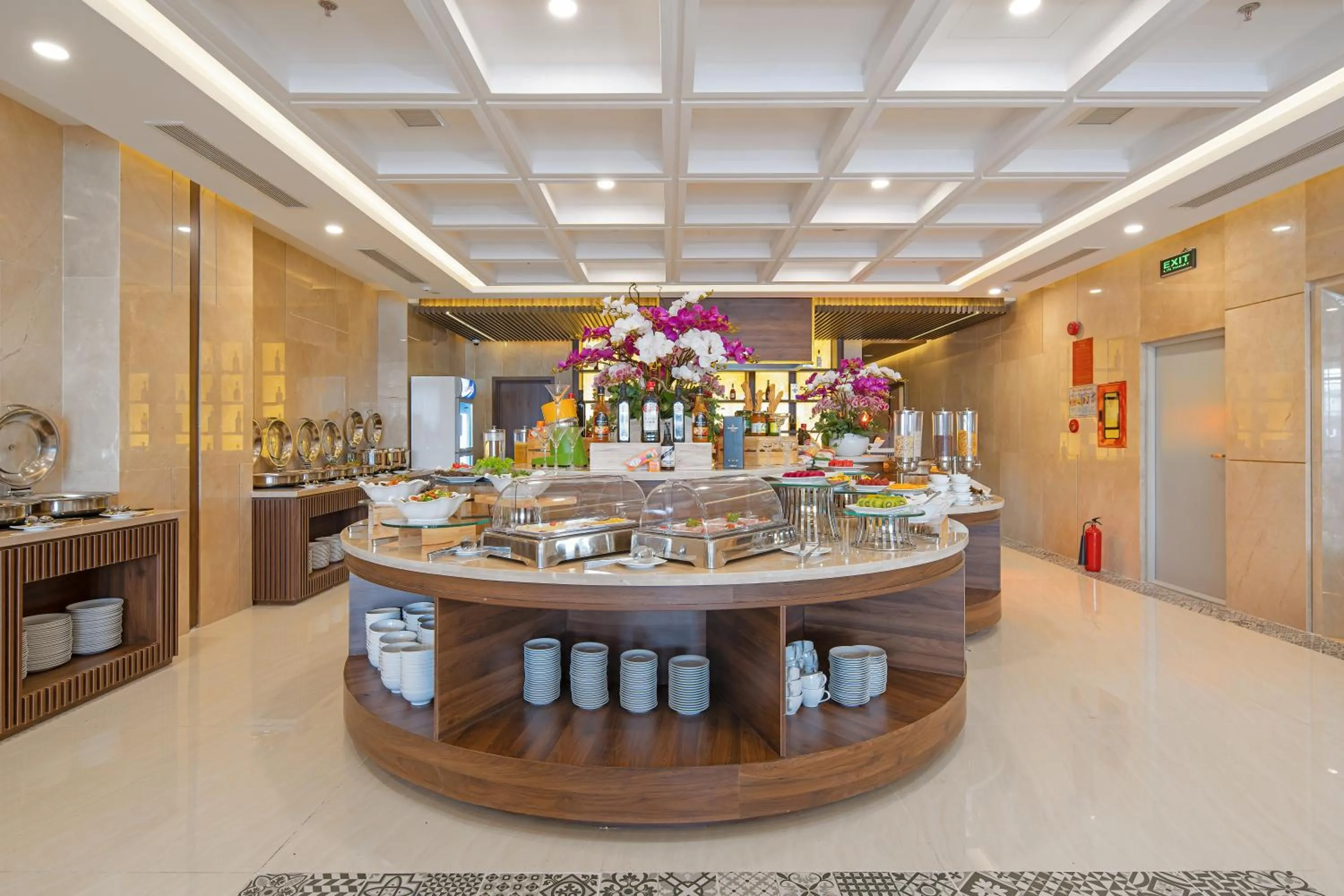 Restaurant/places to eat in Gold Plaza Hotel Da Nang