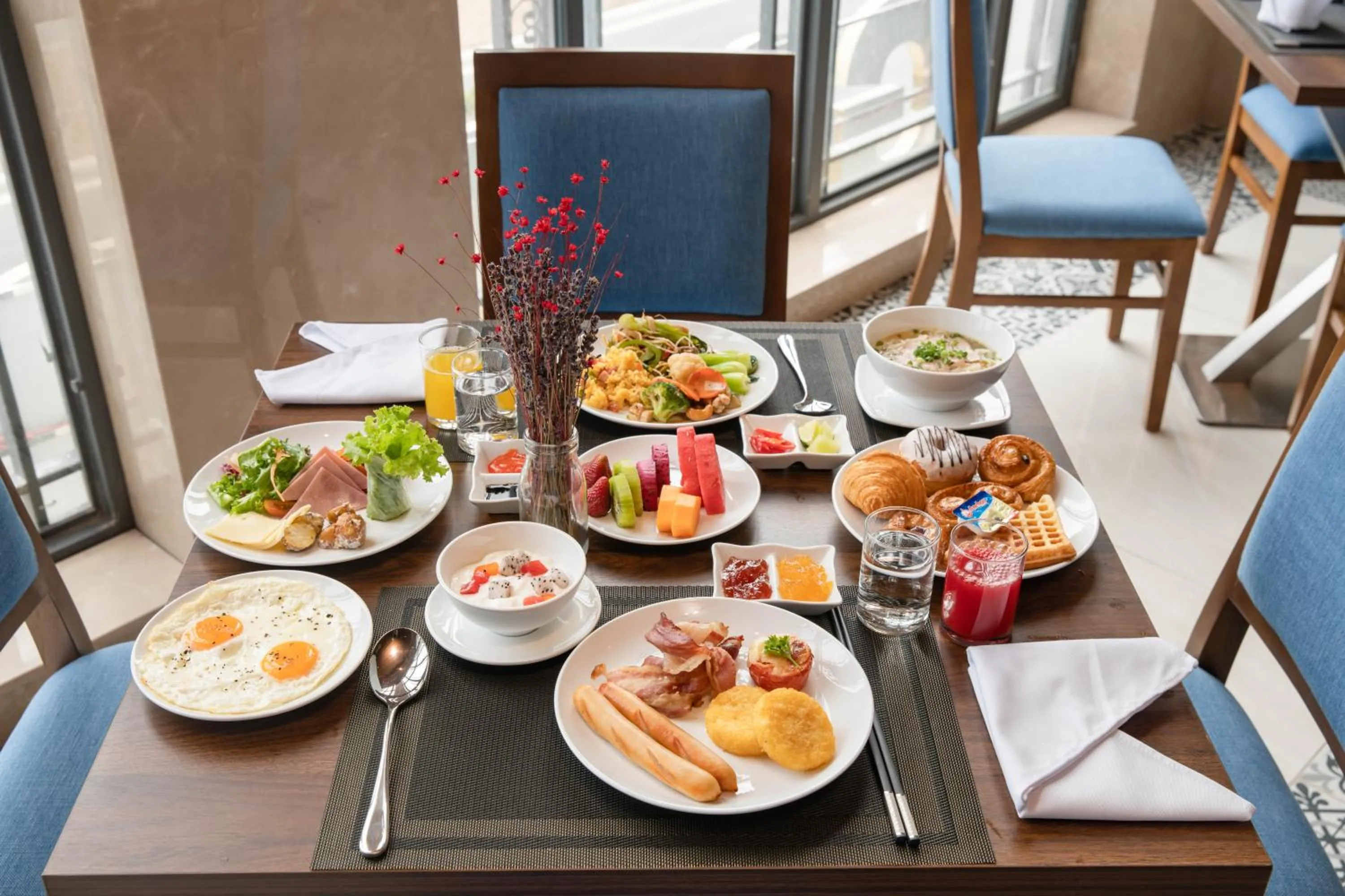 Buffet breakfast in Gold Plaza Hotel Da Nang