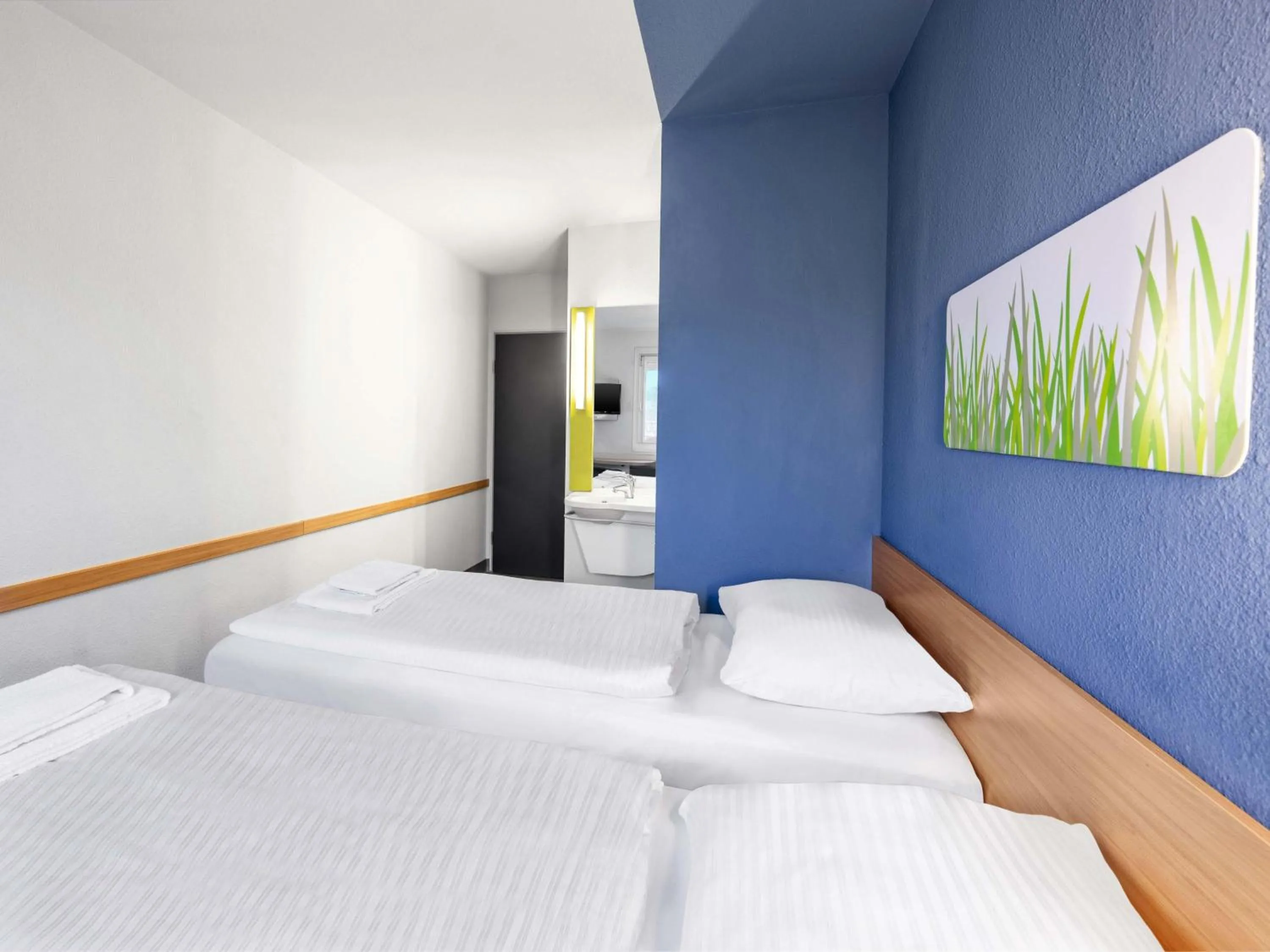 Bed in B&B HOTEL Düsseldorf-Hilden