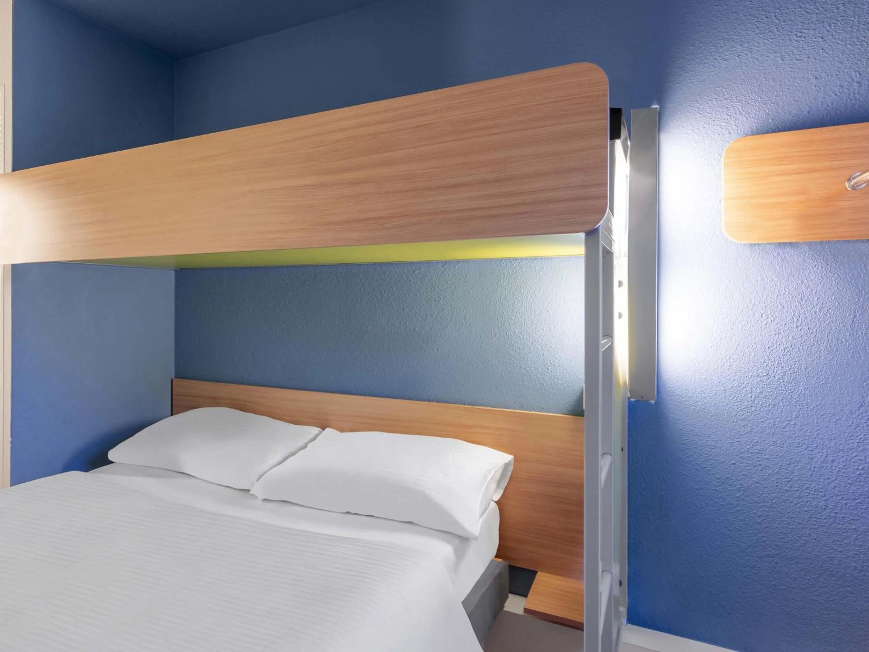 Bed in B&B HOTEL Düsseldorf-Lintorf