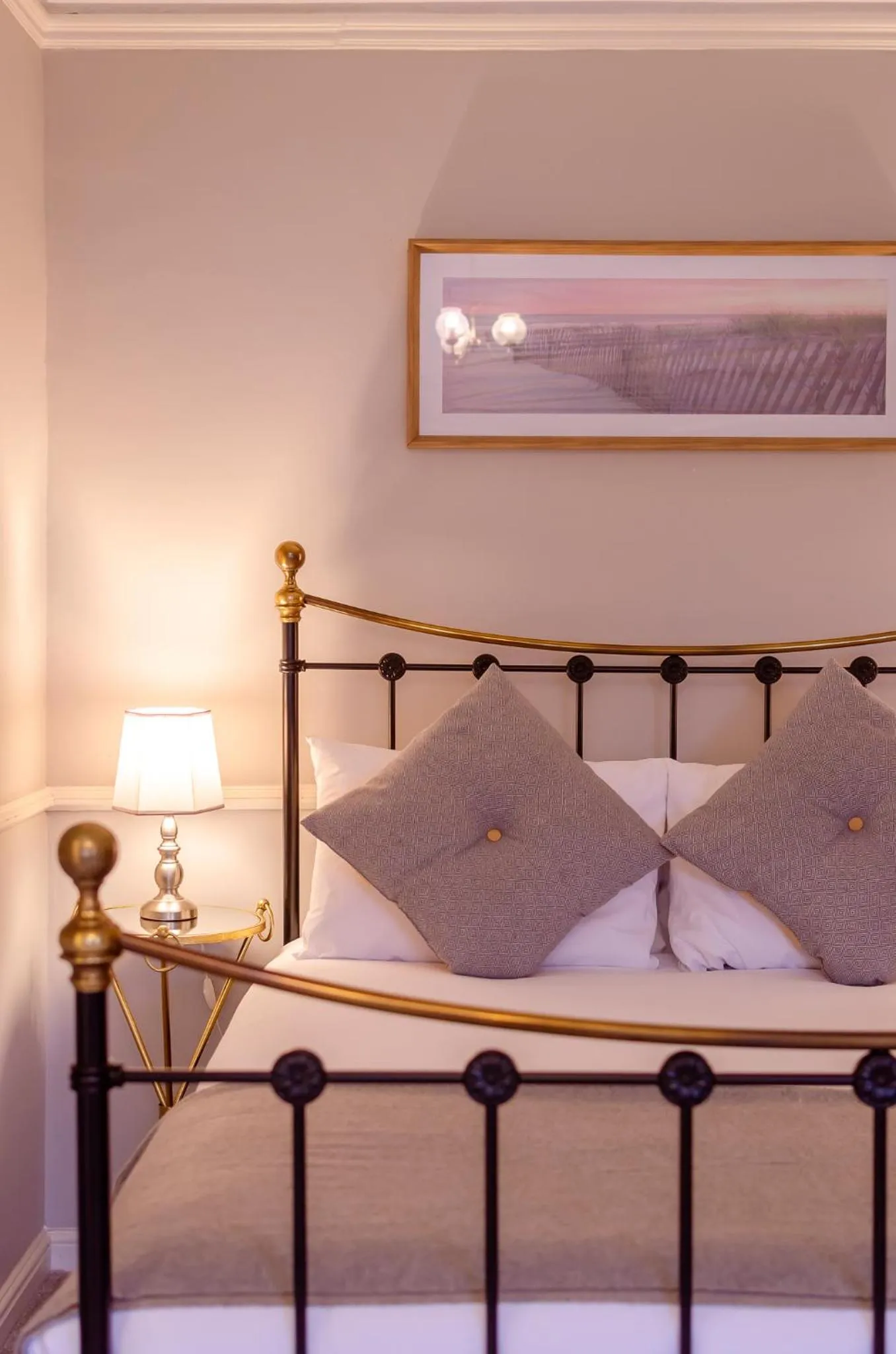 Bed in The Alverbank Hotel