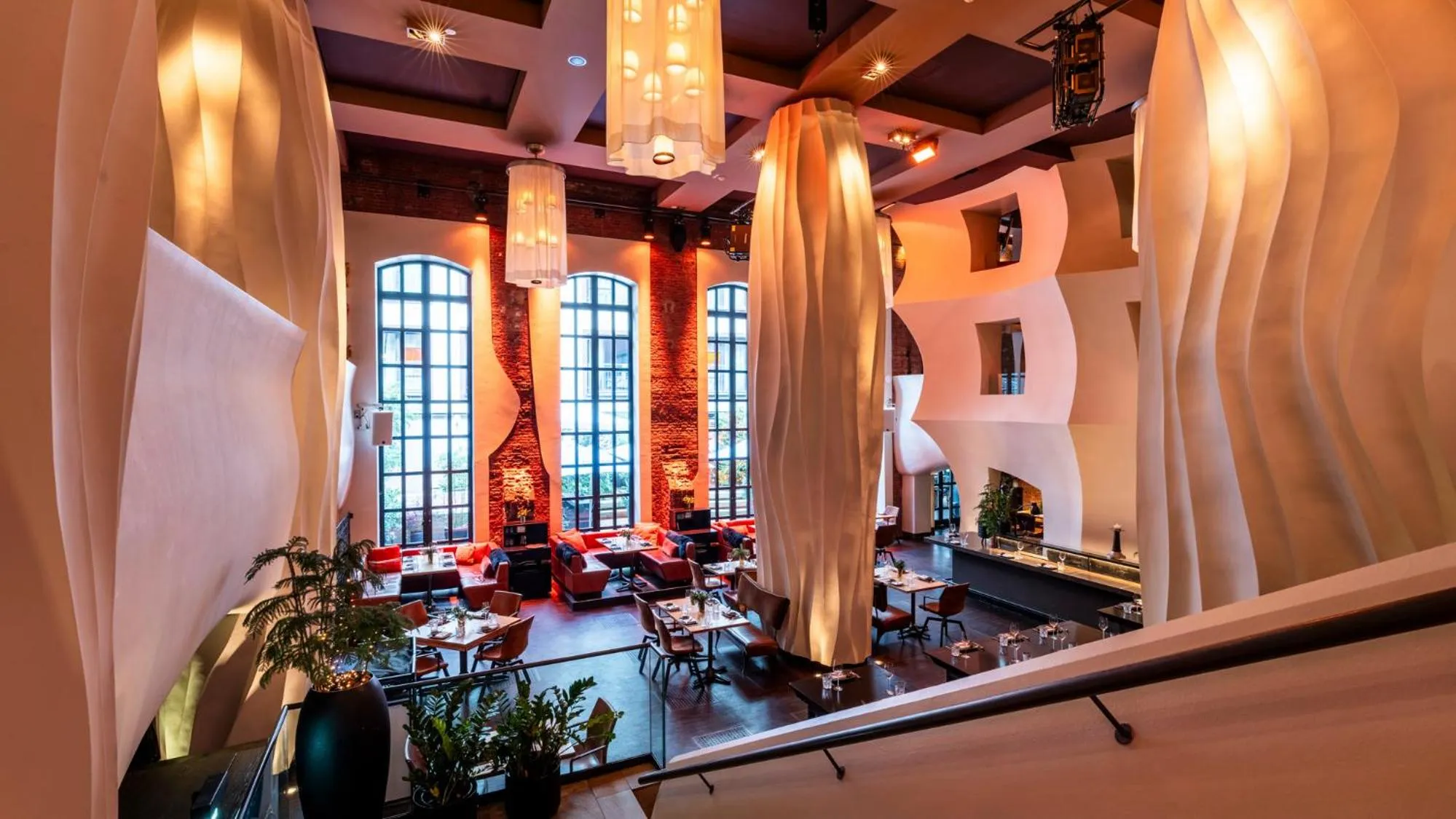 Restaurant/places to eat in east Hotel Hamburg