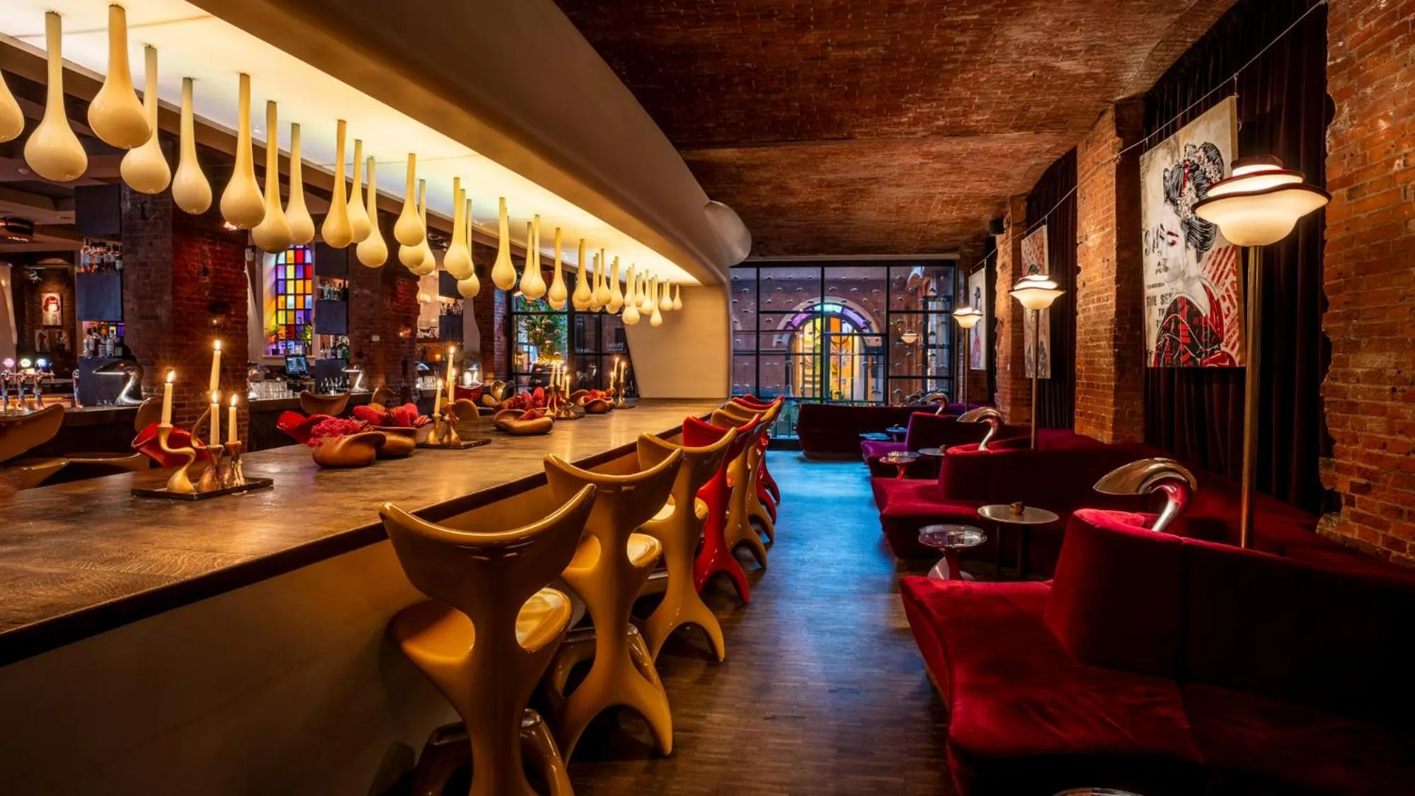 Lounge or bar in east Hotel Hamburg