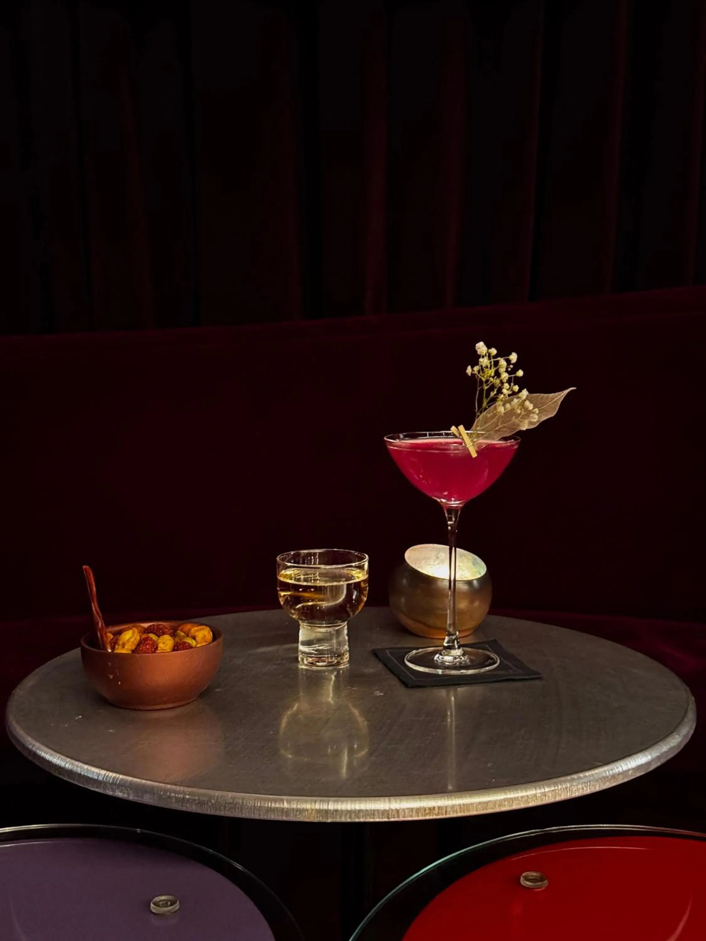 Lounge or bar in east Hotel Hamburg