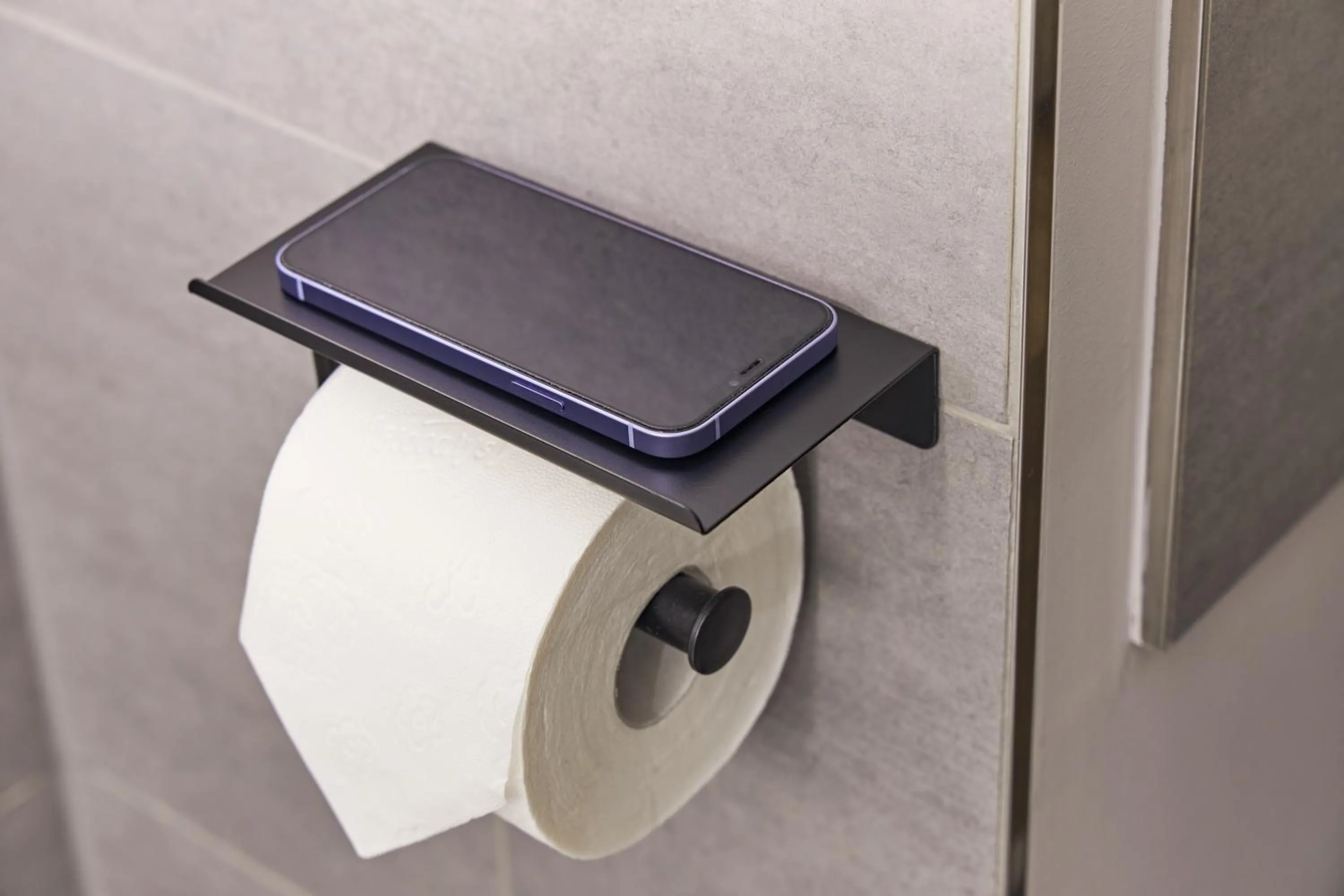 Toilet in Hotel Stadt Grevenbroich mit Klimaanlage