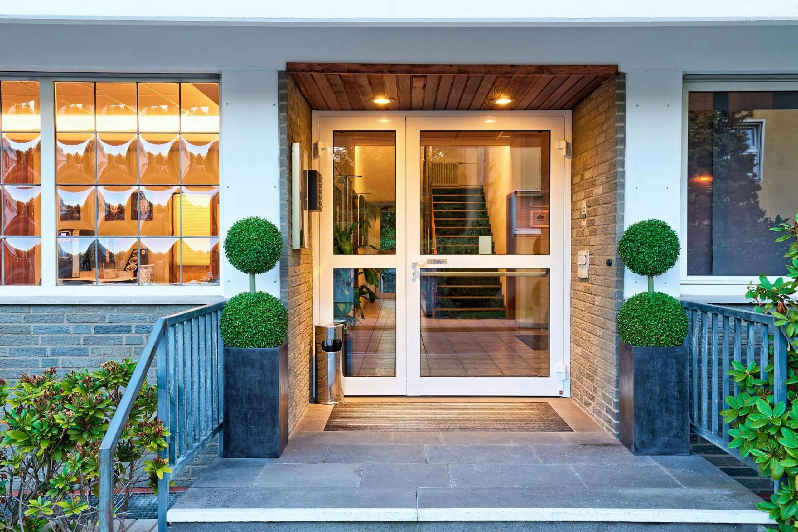 Facade/entrance in Hotel Stadt Grevenbroich mit Klimaanlage