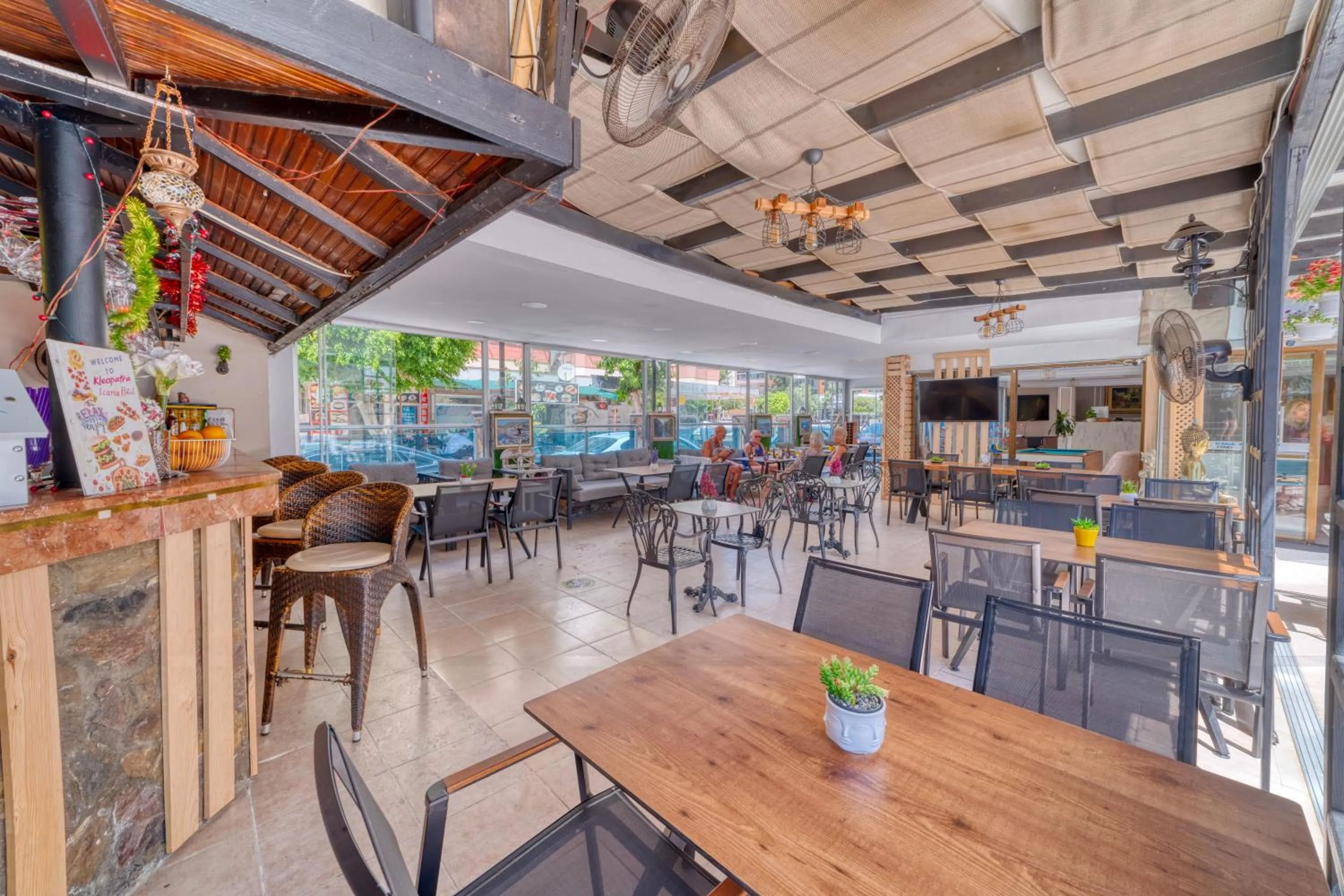 Restaurant/places to eat in Kleopatra ICARIA Apart Hotel