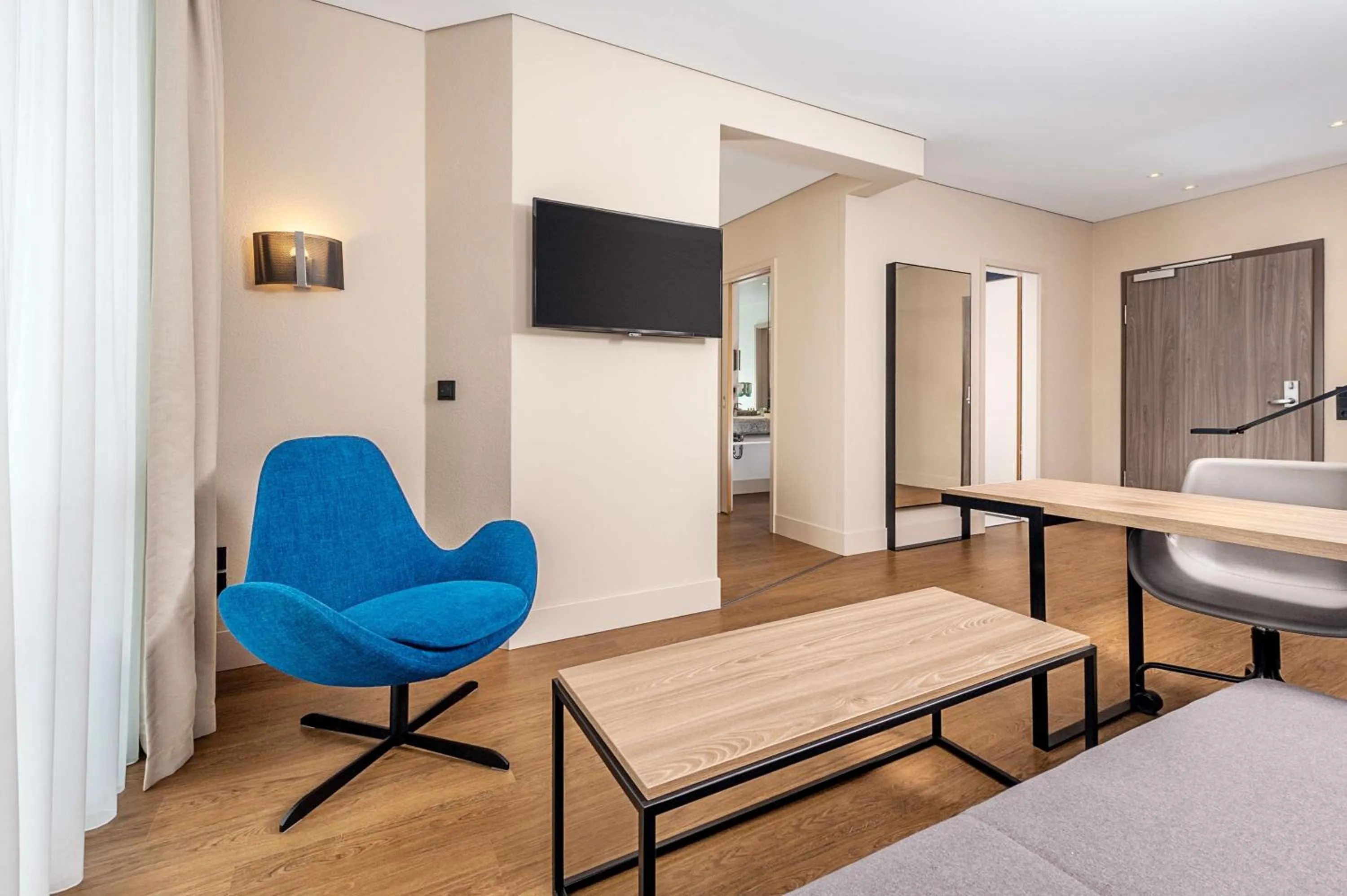 Photo of the whole room, Bed in NH München Unterhaching