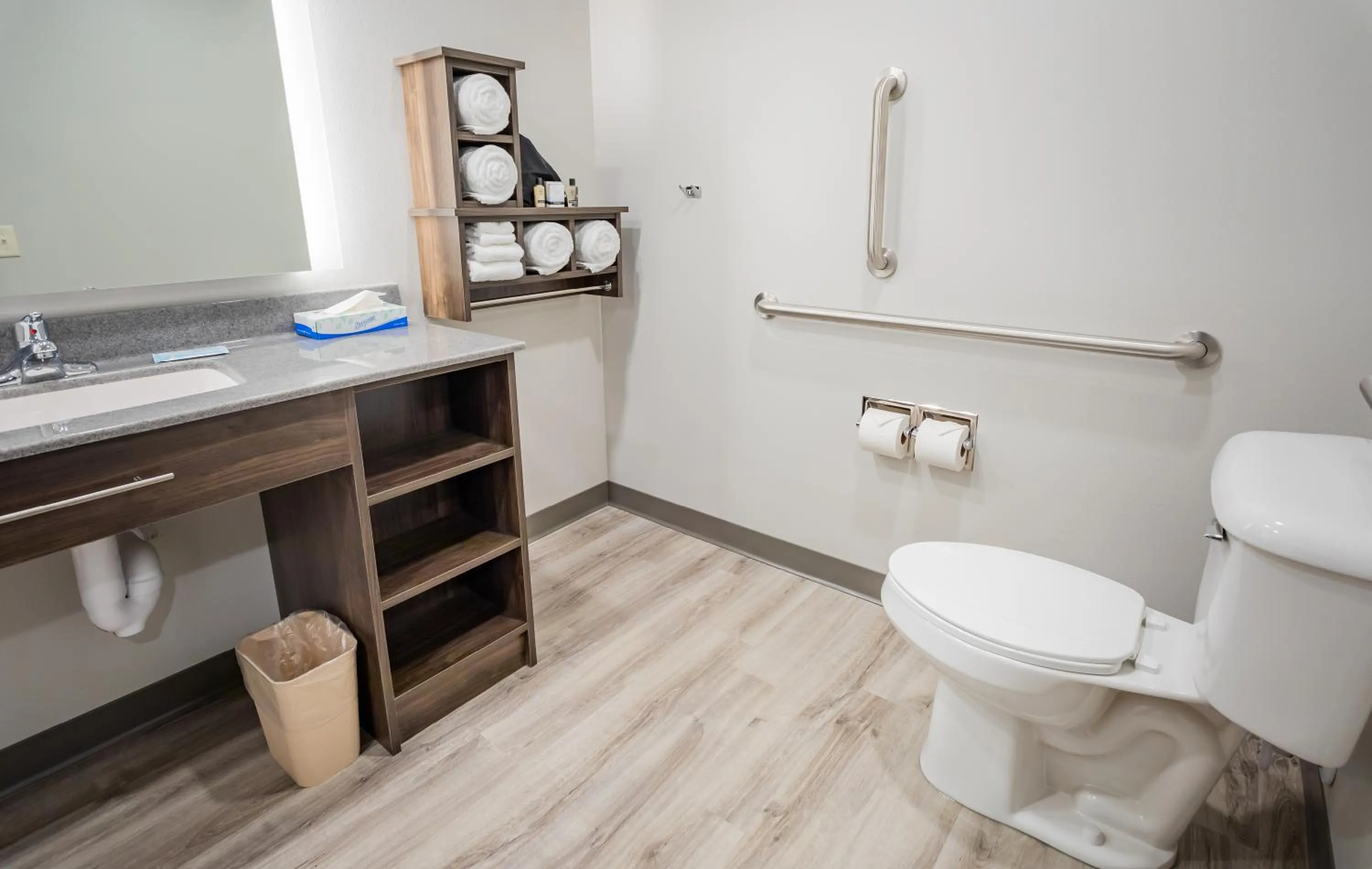 Queen Room - Hearing & Mobility Accessible - Roll In Shower in My Place Hotel-Phoenix West/Avondale, AZ