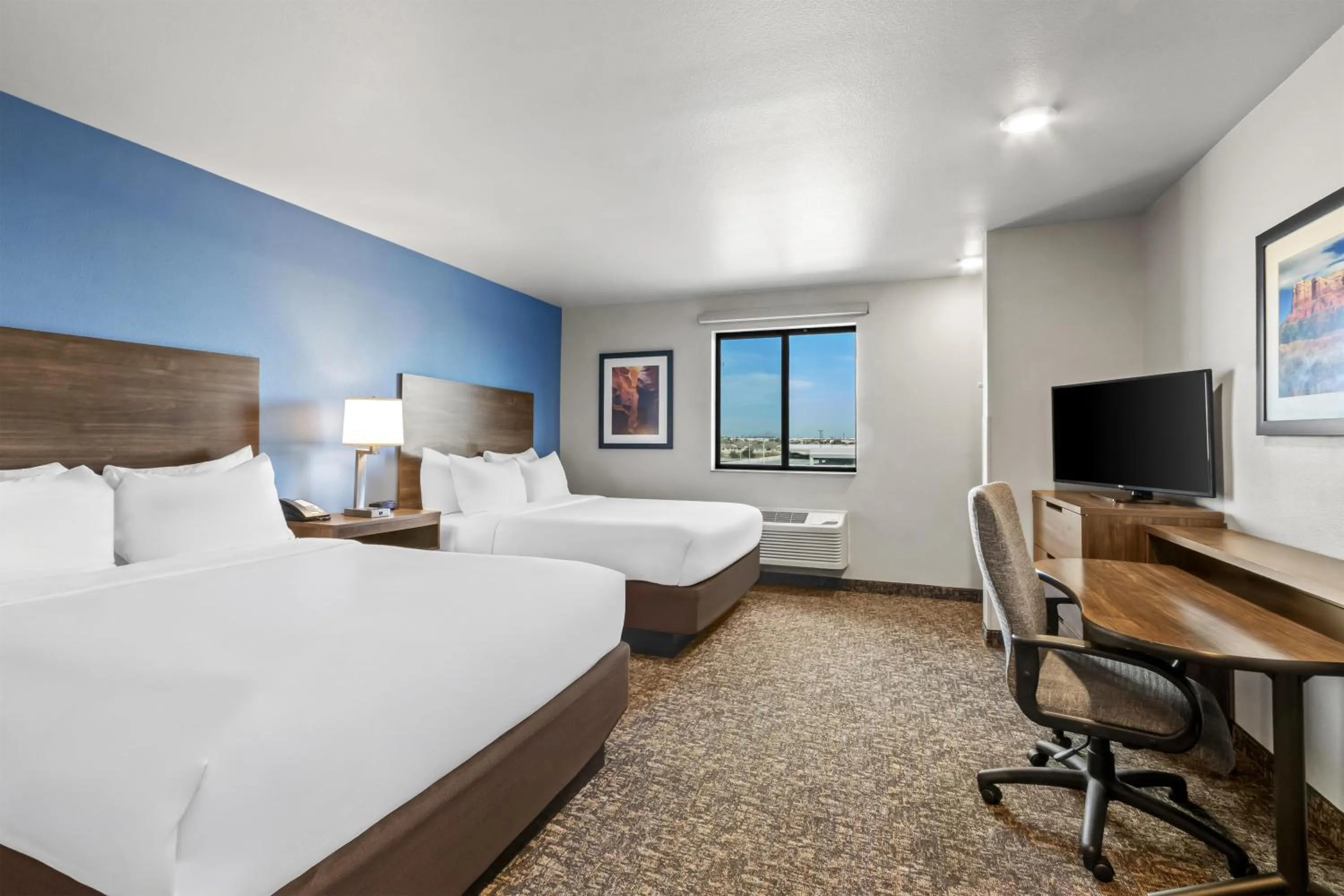 Bedroom, Bed in Sonesta Simply Suites Avondale