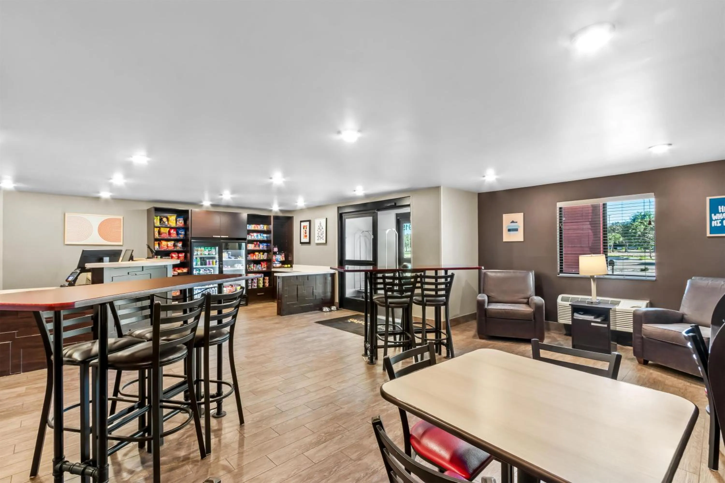 Lobby or reception in Sonesta Simply Suites Avondale