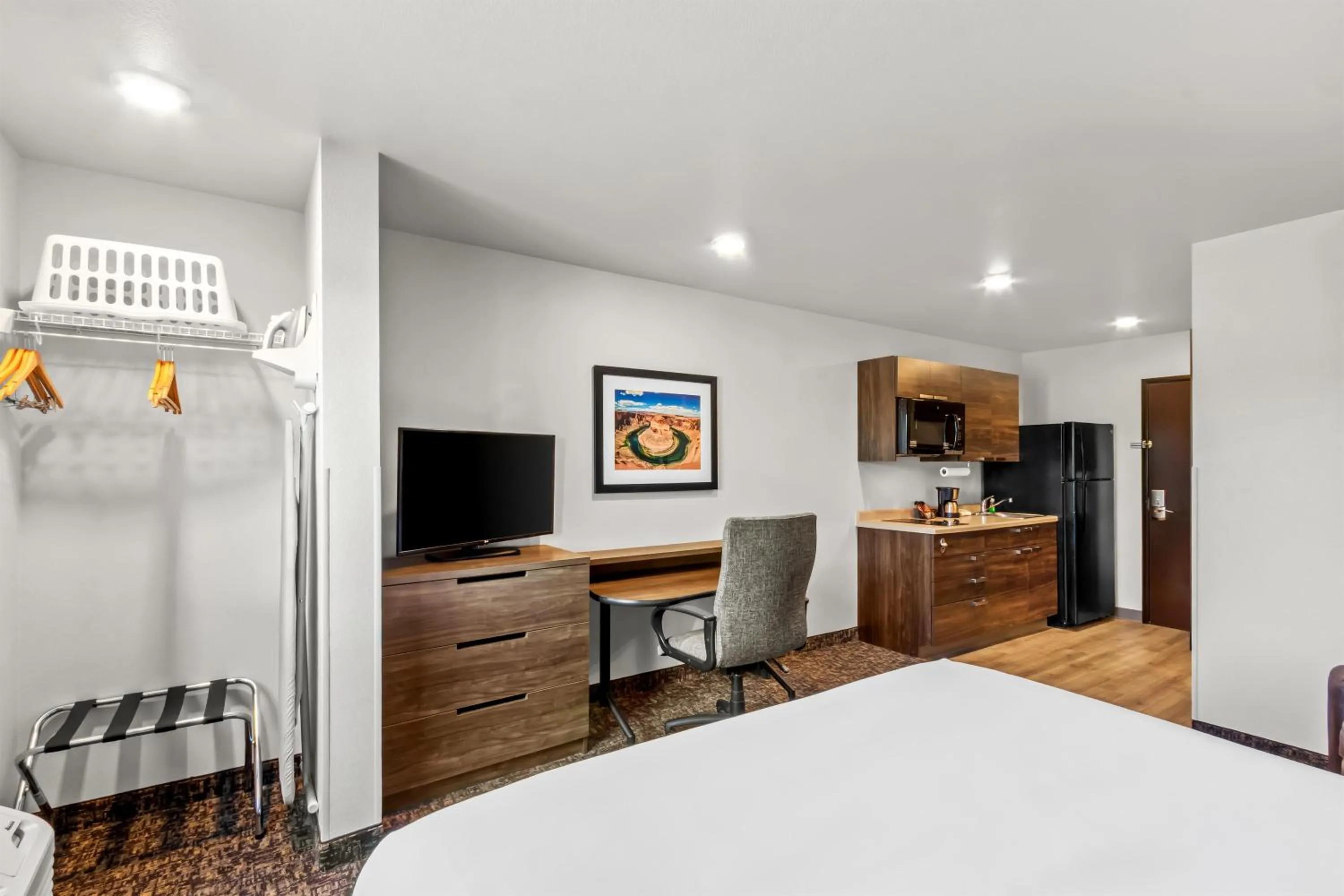 Bedroom, Bed in Sonesta Simply Suites Avondale