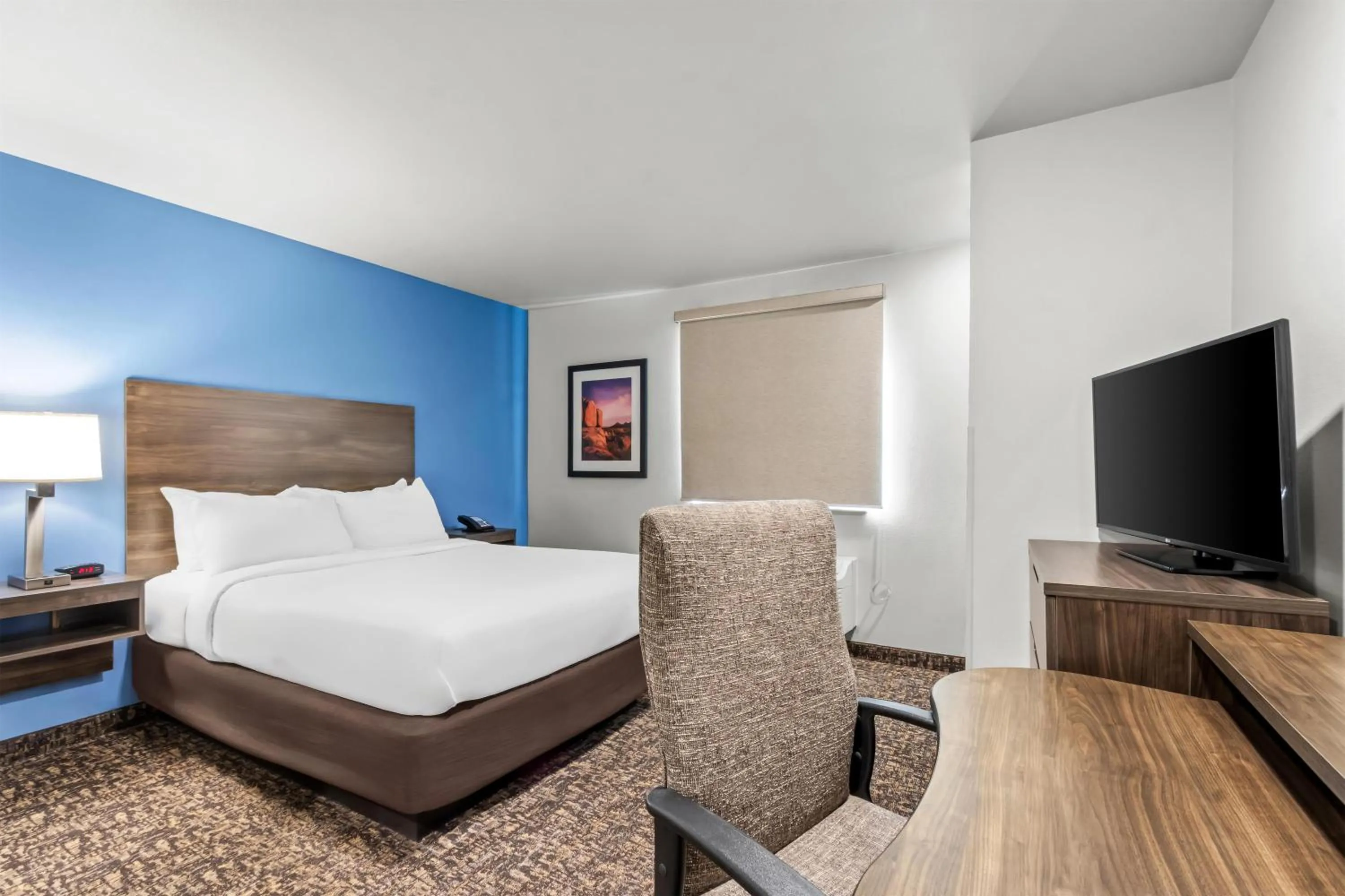 Bedroom, Bed in Sonesta Simply Suites Avondale