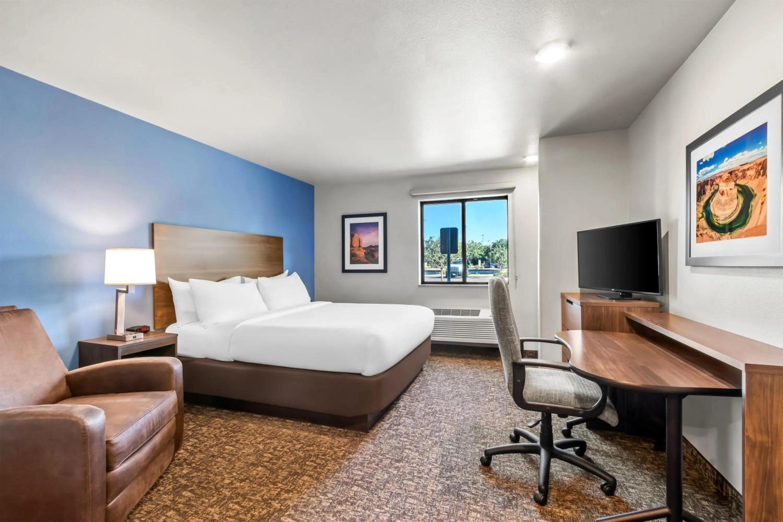 Bedroom, Bed in Sonesta Simply Suites Avondale