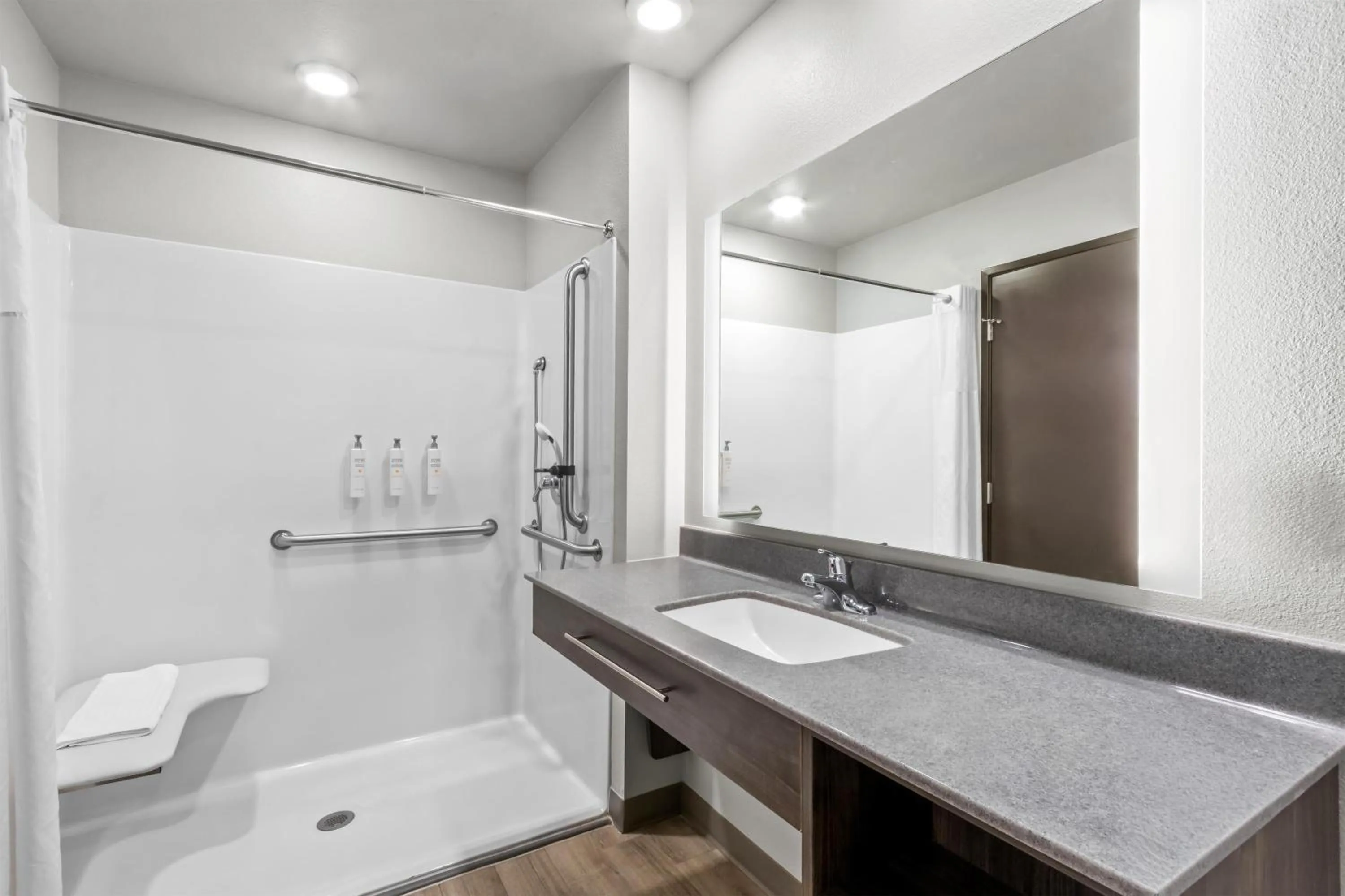 Bathroom in Sonesta Simply Suites Avondale