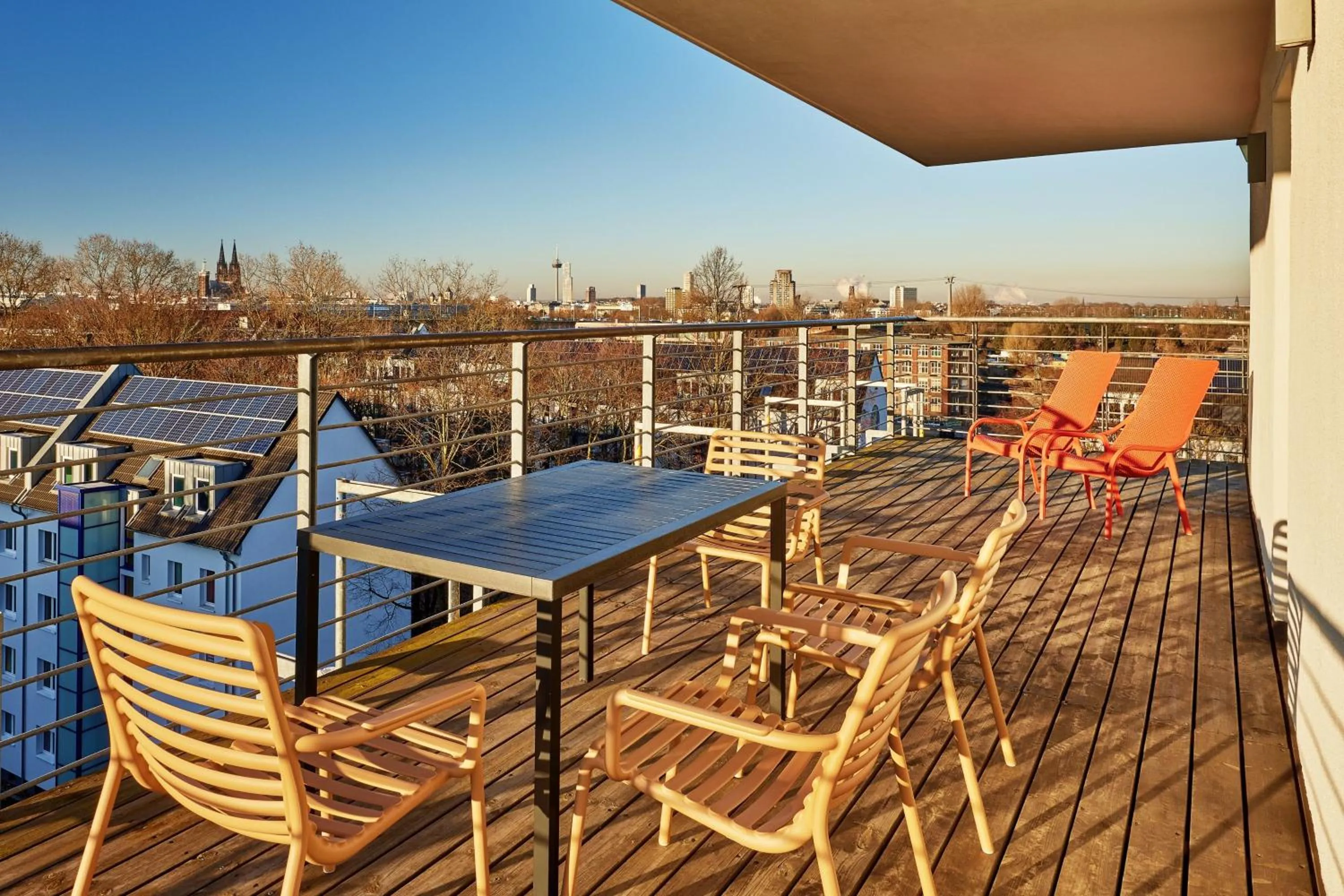 Photo of the whole room in the Deutz, a Tribute Portfolio Hotel