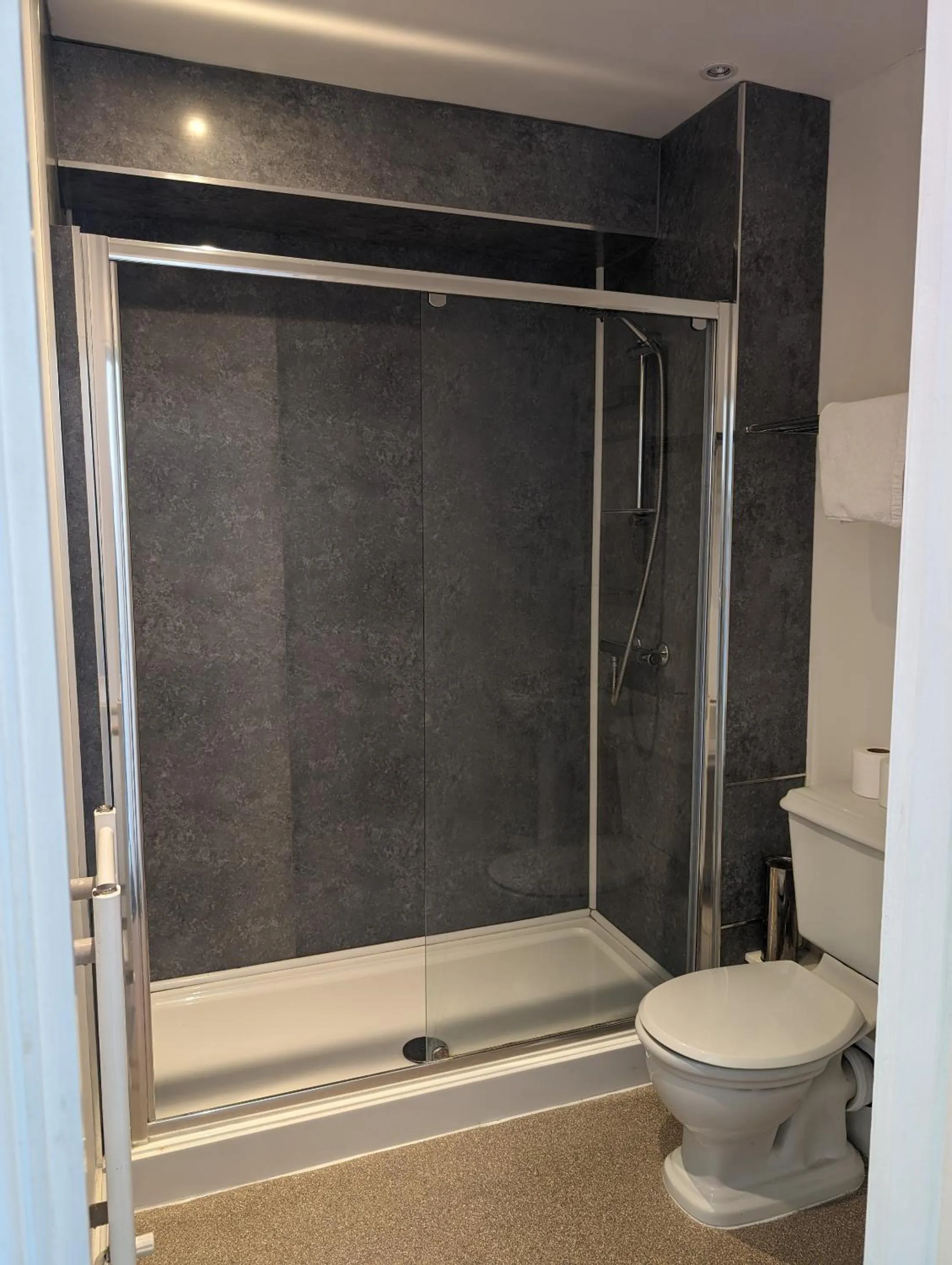 Bathroom in The Well Inn