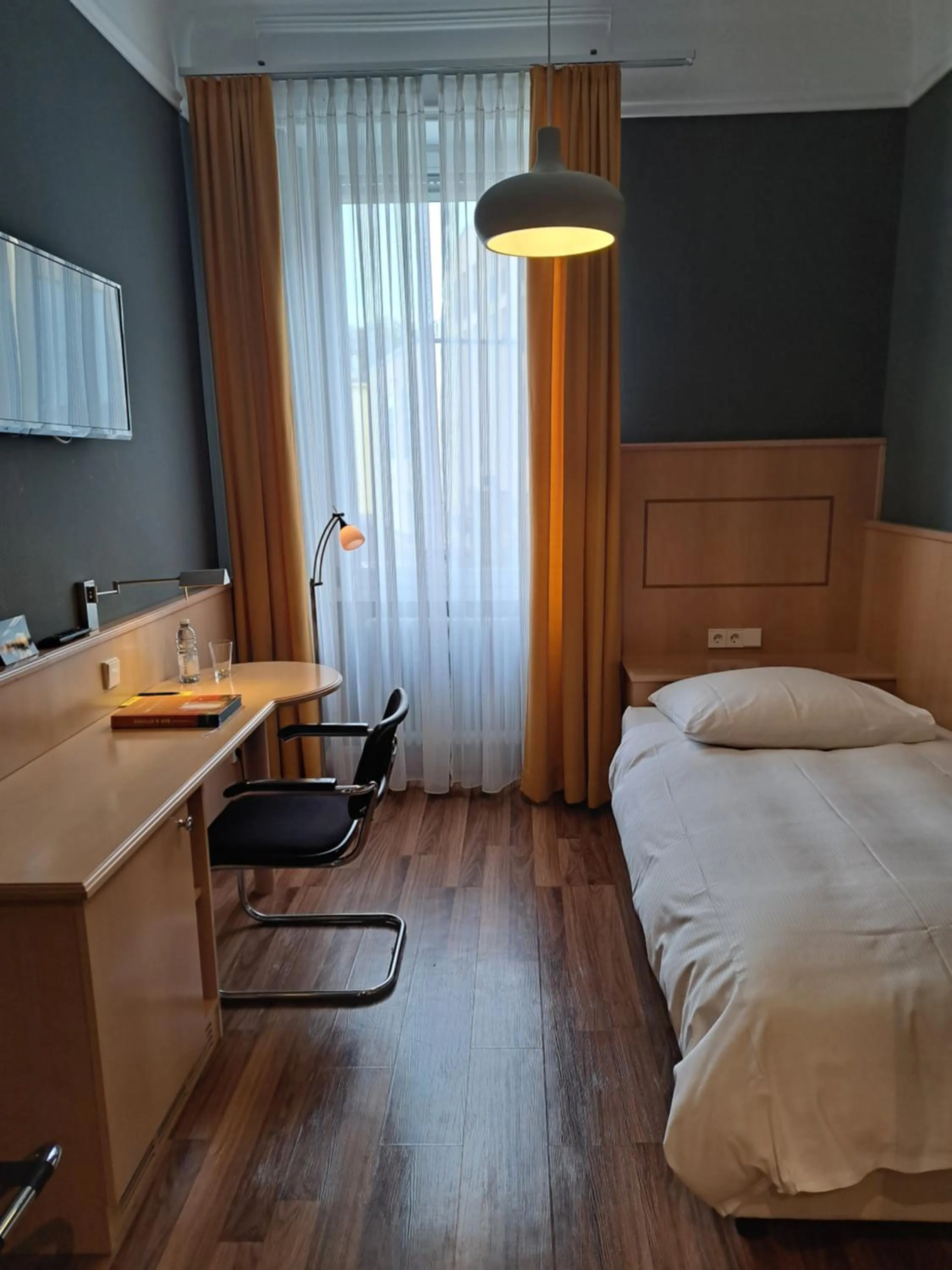 Photo of the whole room, Bed in Hotel Union