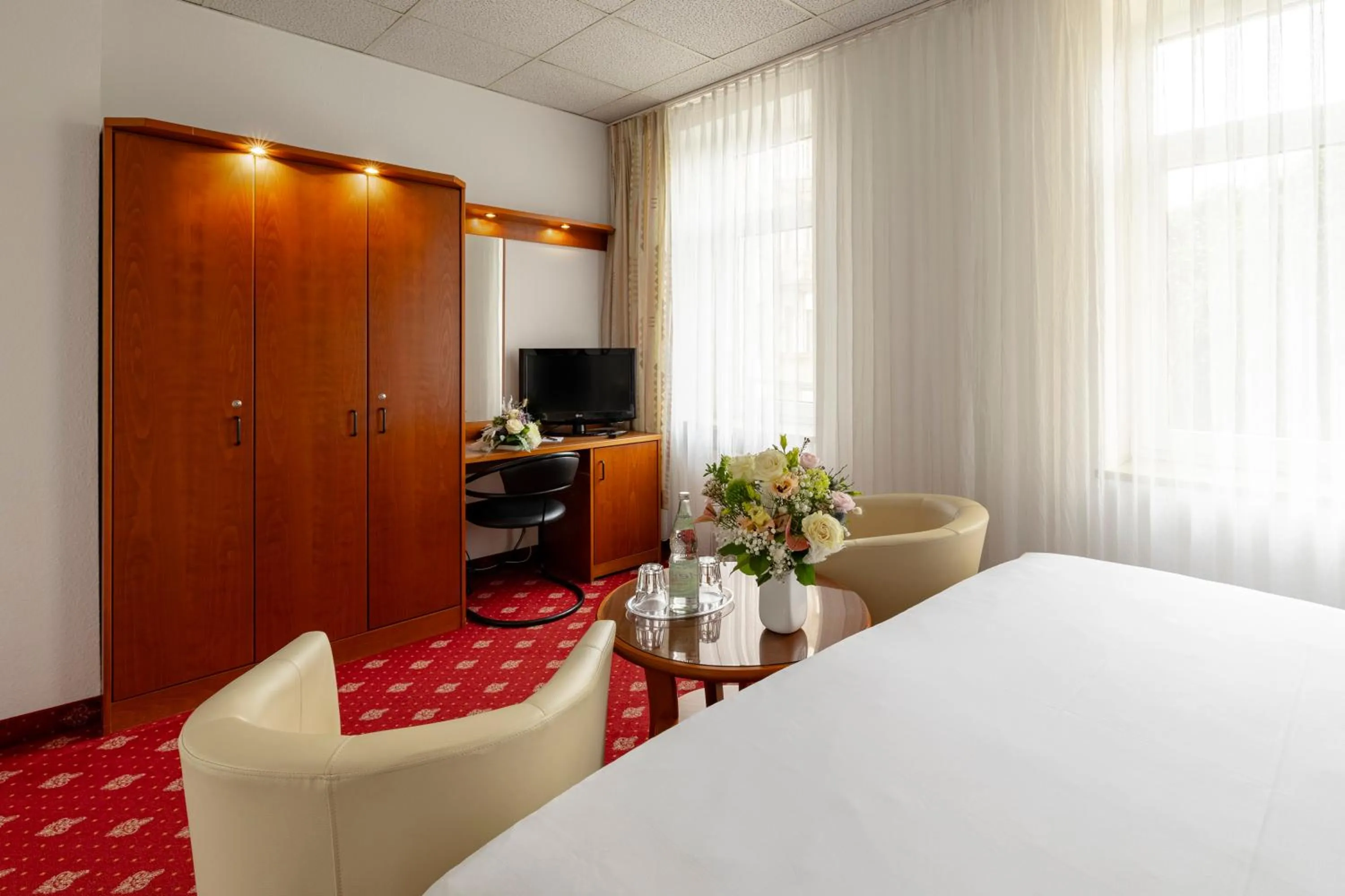 Living room, Bed in Hotel Berlin