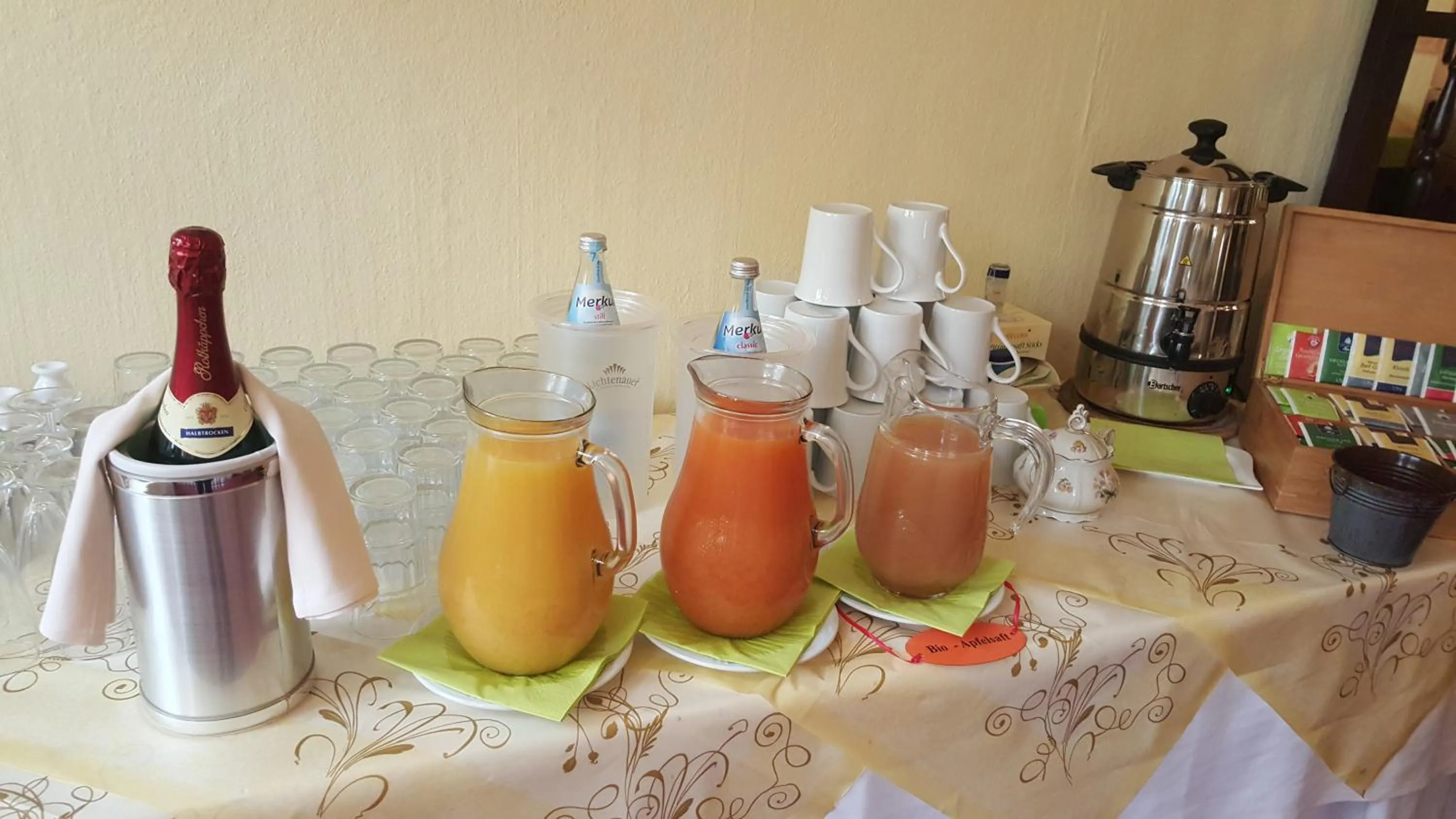 Restaurant/places to eat in Hotel Alt-Connewitz