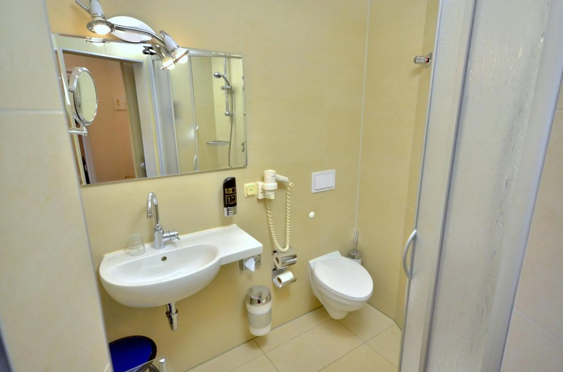 Shower in Hotel Alt-Connewitz