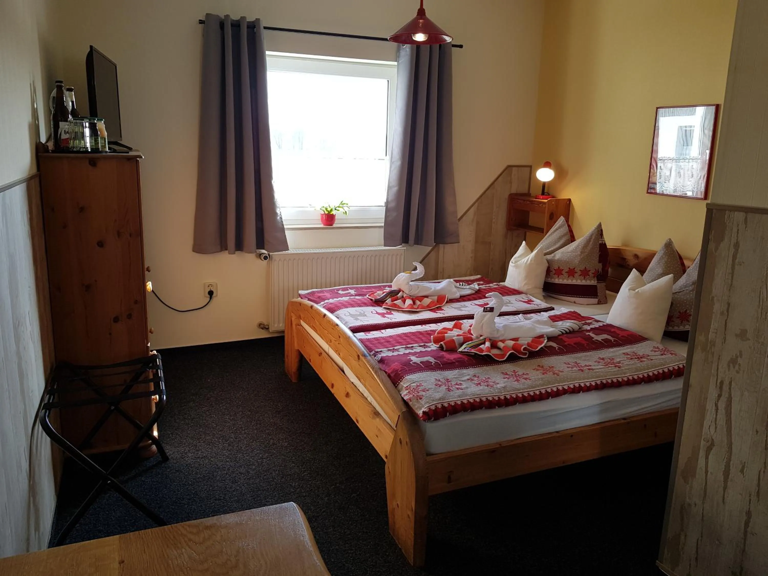 Photo of the whole room, Bed in Landhotel Pathes Hof