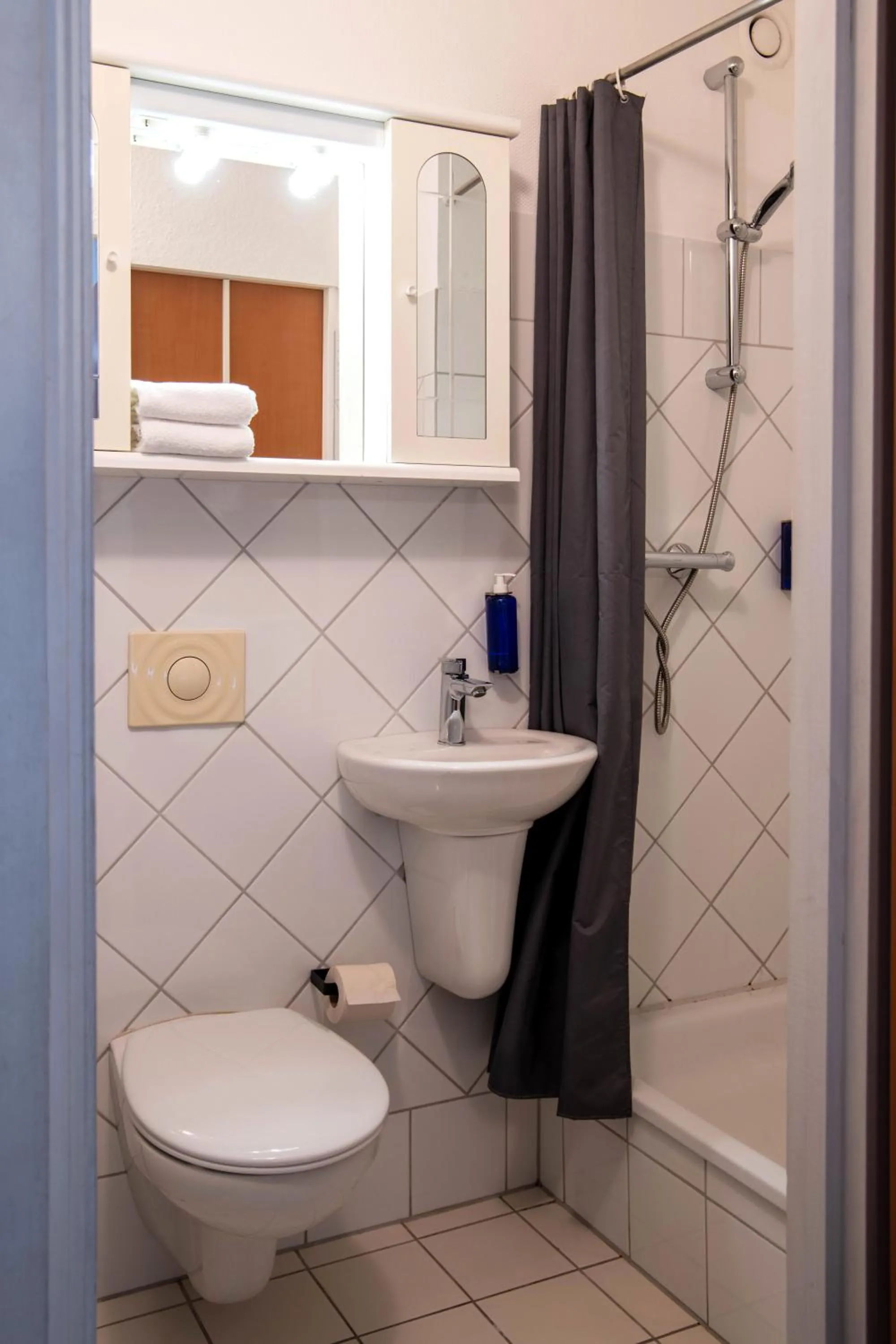 Bathroom in BeeVillage Messehotel Hannover Laatzen