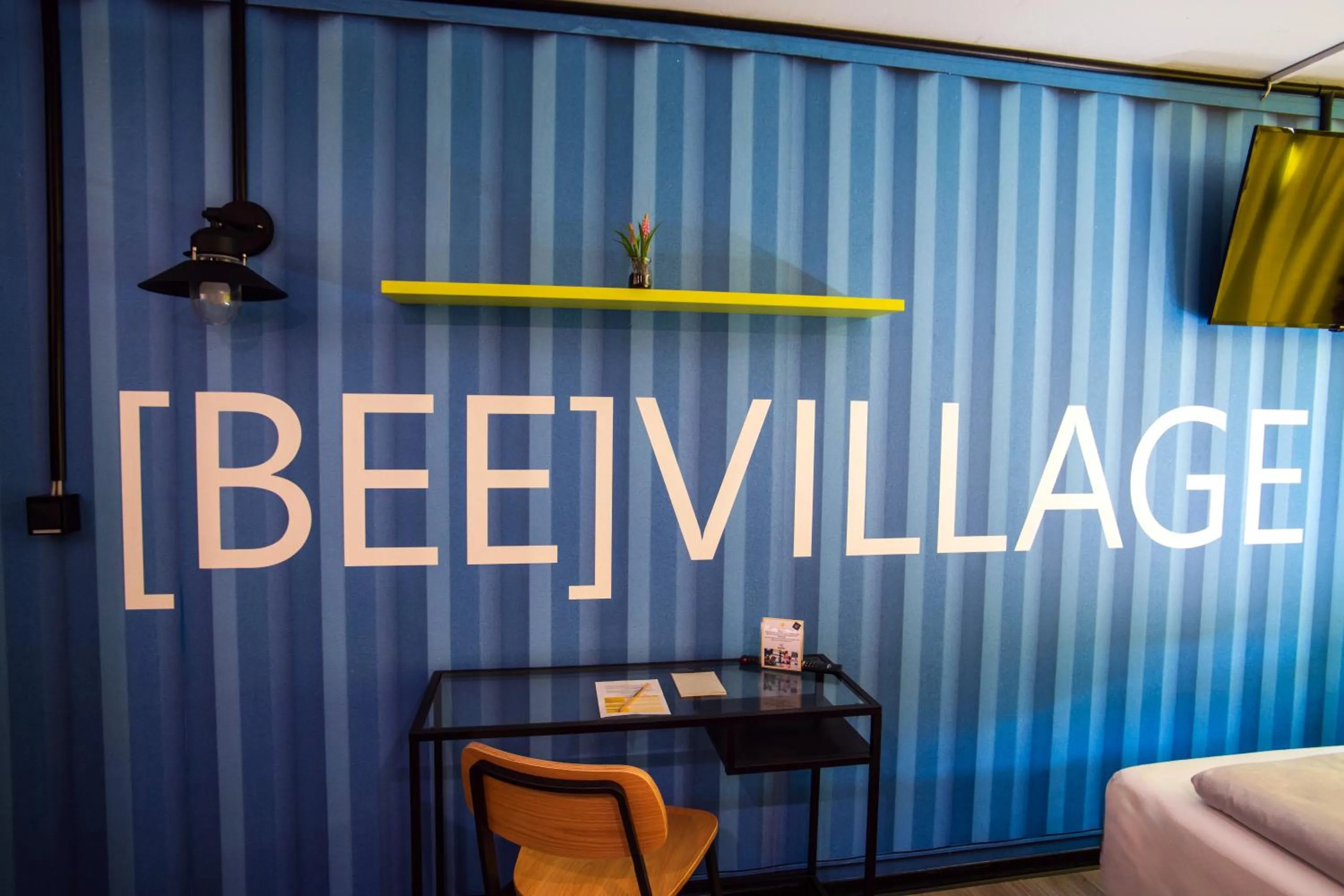 Photo of the whole room in BeeVillage Messehotel Hannover Laatzen