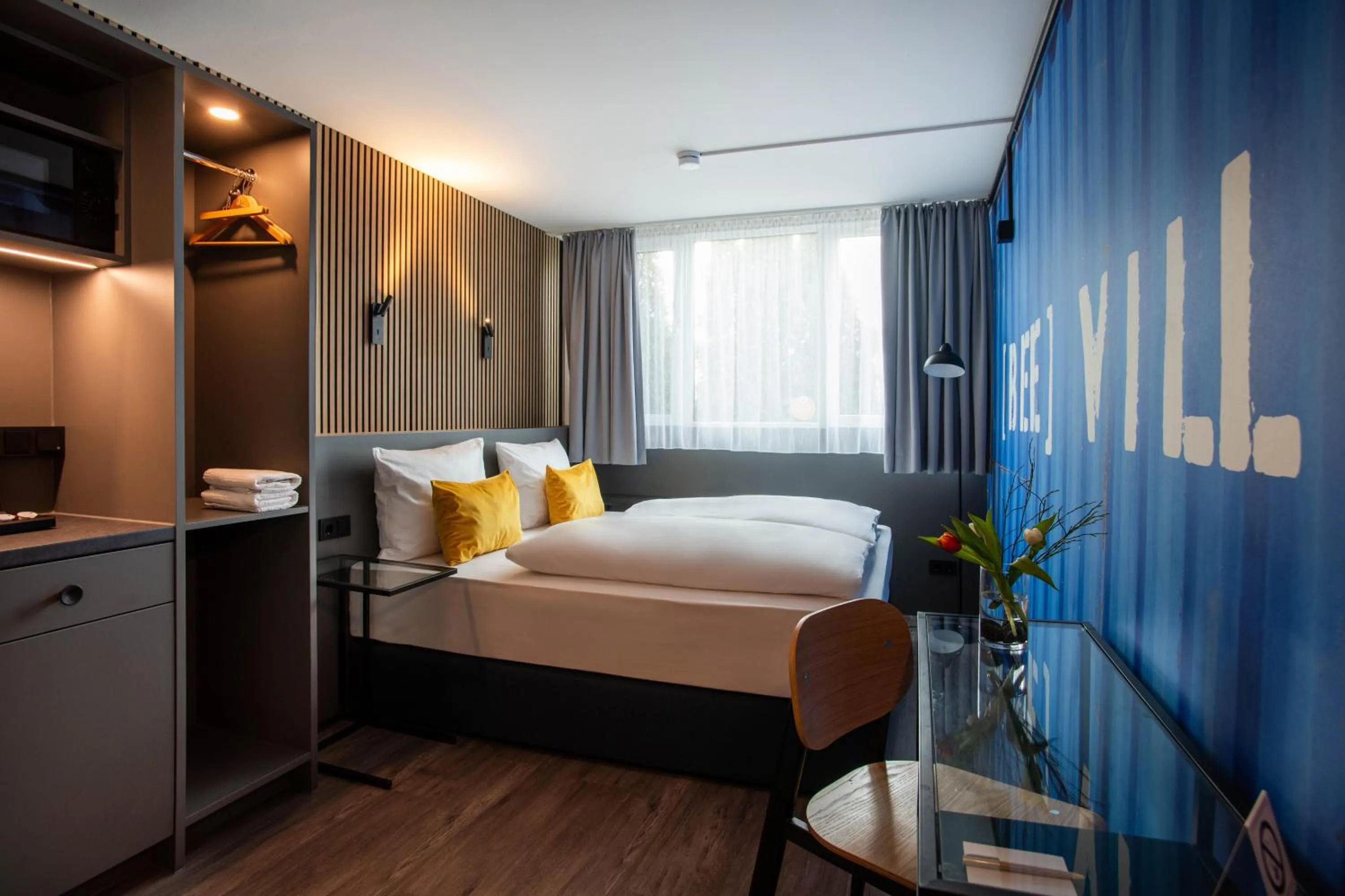 Bed in BeeVillage Messehotel Hannover Laatzen