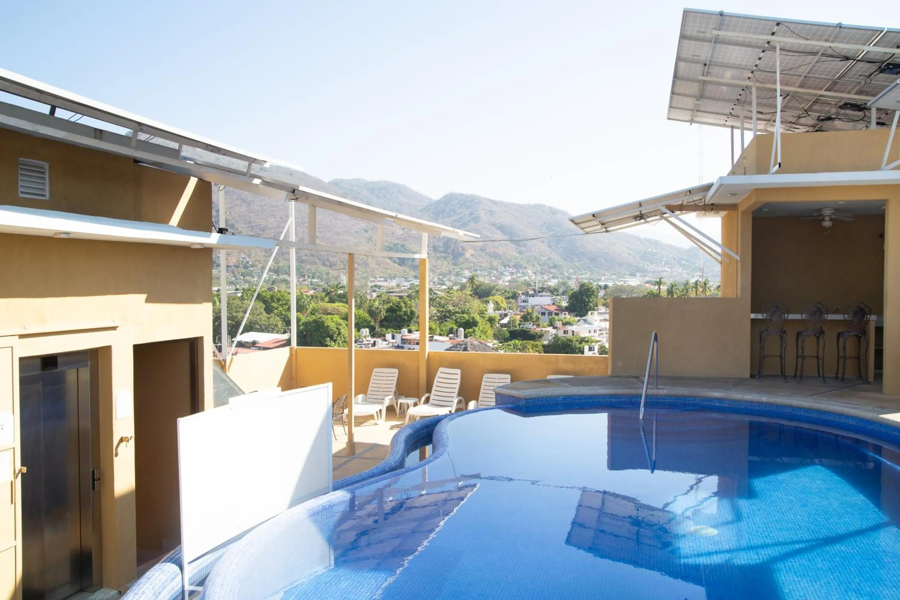 Swimming pool in Fabuloso Hotel Las Vegas